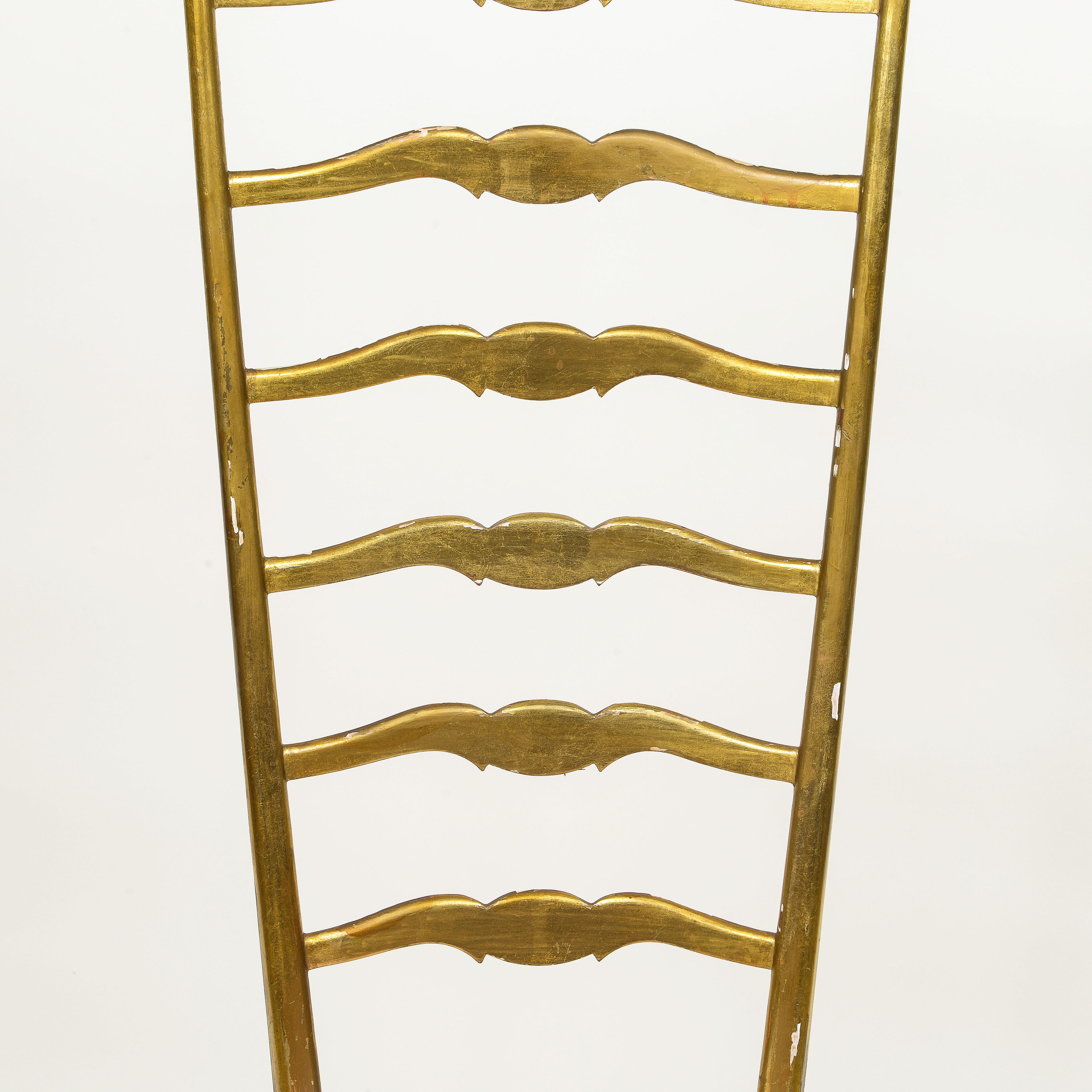 Tissu d'ameublement Chaise d'appoint en bois doré Chiavari du milieu du siècle dernier en vente