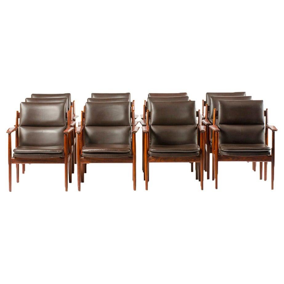 One  high end Mid-Century Danish design dining chair in rosewood and leather, 1950s. Designed by Arne Vodder.
Original 