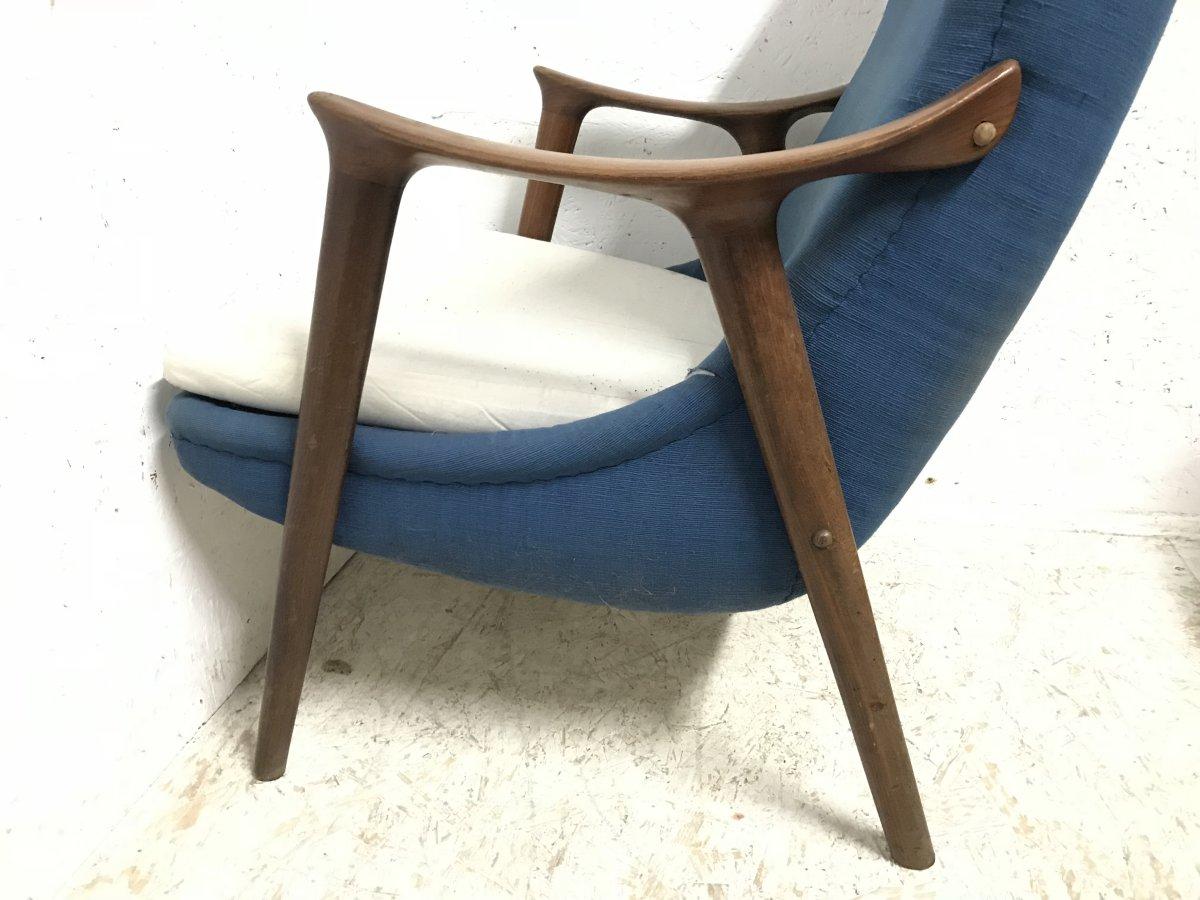 Mid-Century Modern Midcentury Danish Teak and Upholstered Egg Chair in the Style of Arne Jacobson For Sale