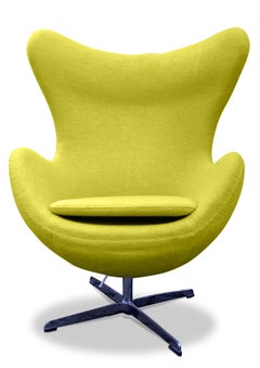 Gelber Egg Chair im Mid-Century-Design von Arne Jacobsen, drehbares Untergestell