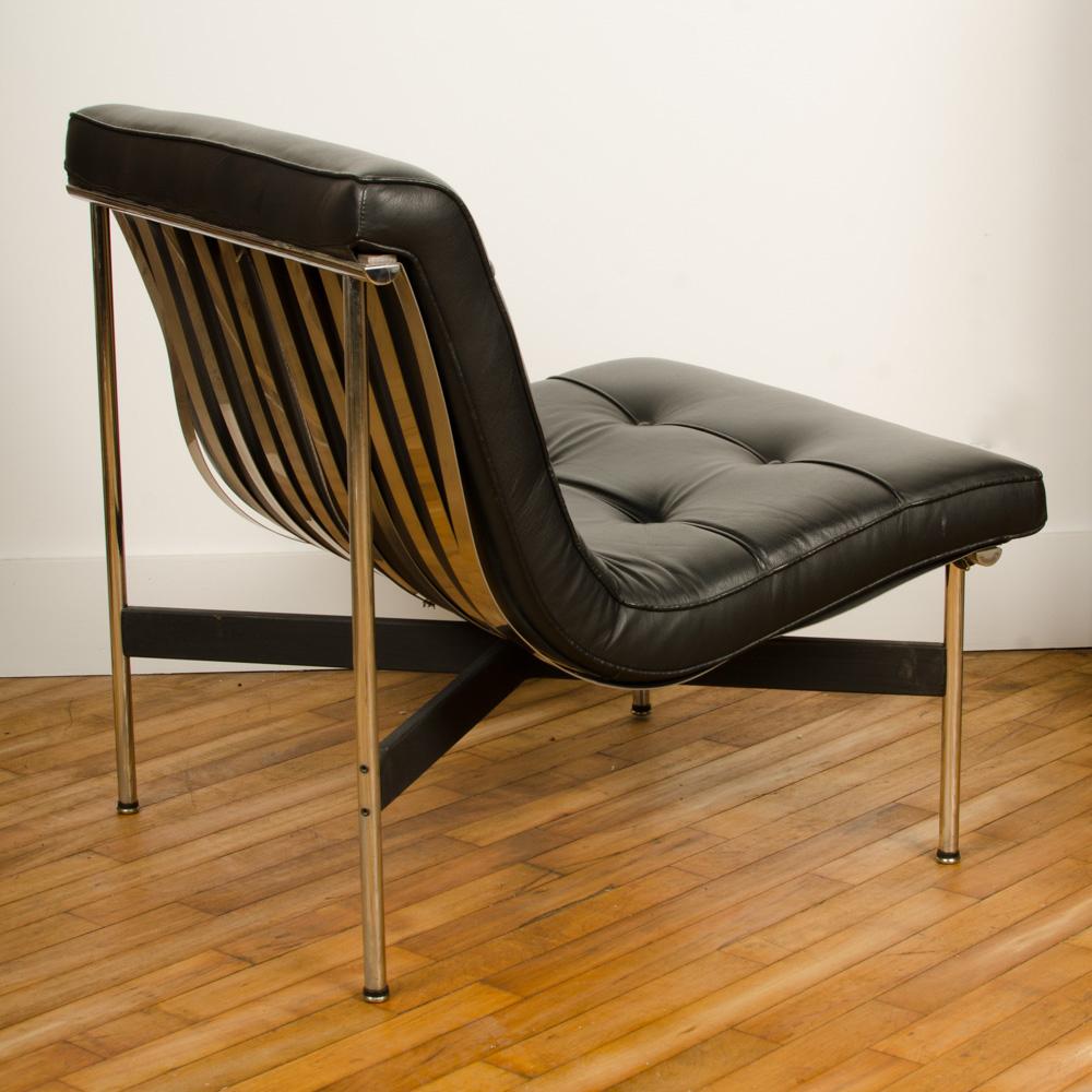 Mid-Century Designed Black Leather Lounge Chair, 1952 In Good Condition In Philadelphia, PA