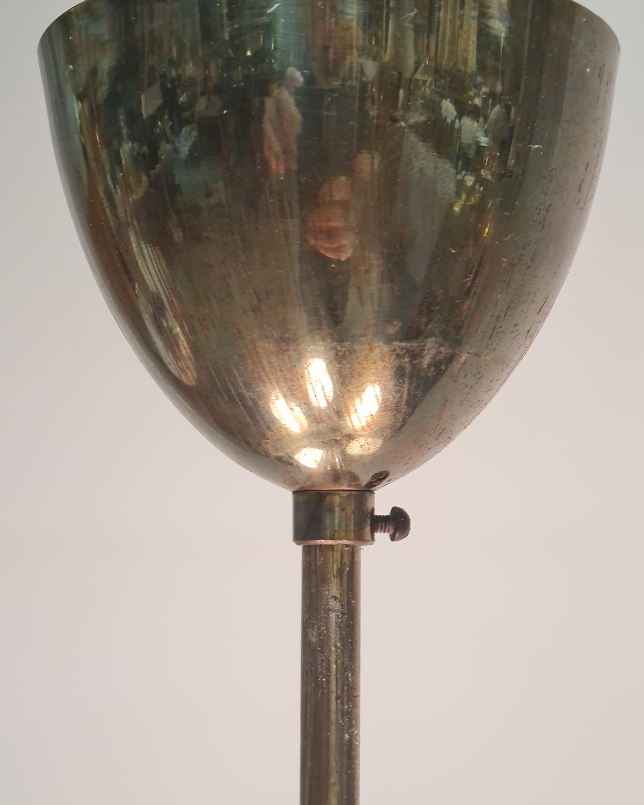 Scandinave moderne Lampe design finlandaise du milieu du siècle en laiton et verre, Saariston Valaisin Oy, années 1950