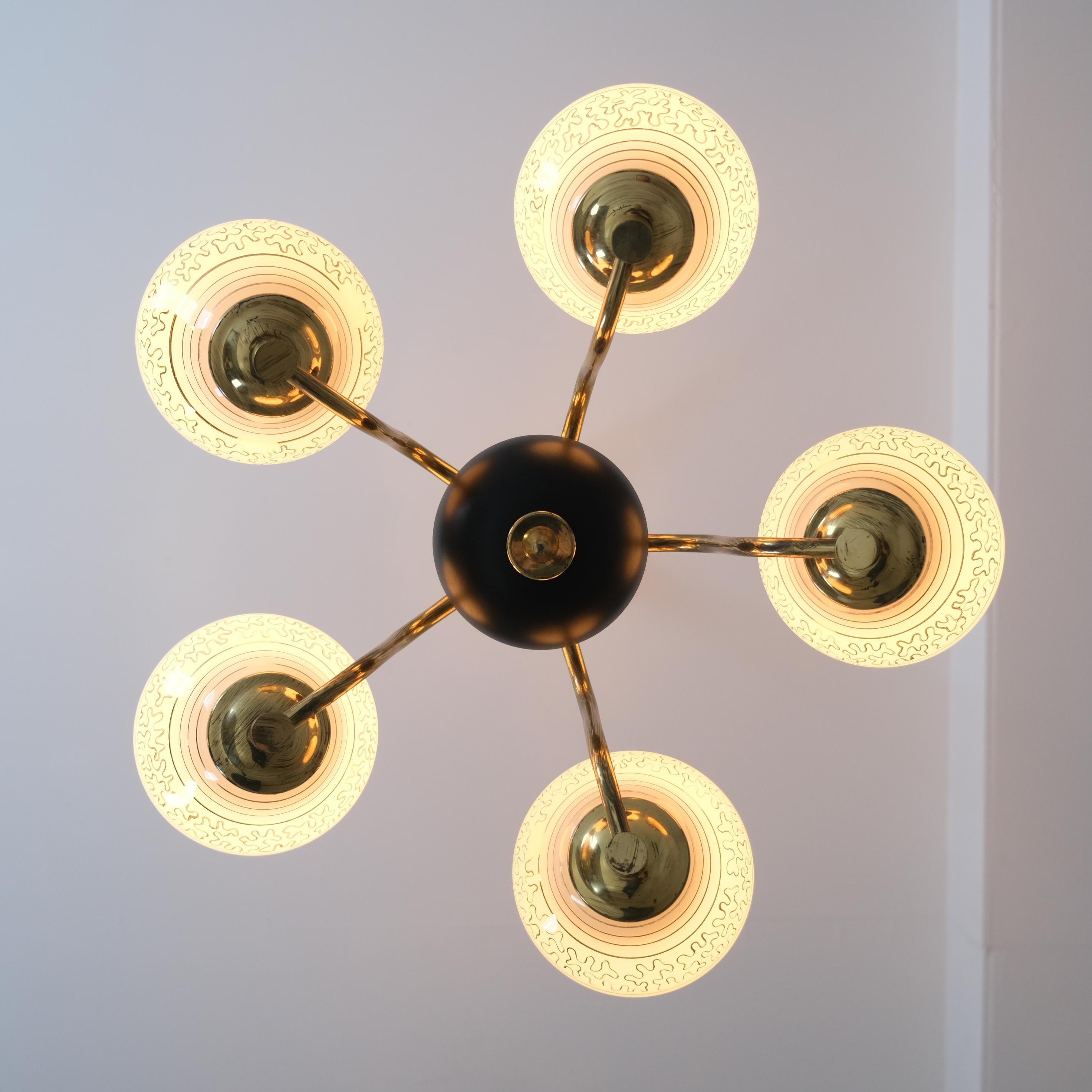 Lámpara de diseño finlandés de mediados de siglo en latón y cristal, Saariston Valaisin Oy, años 1960 en venta 3