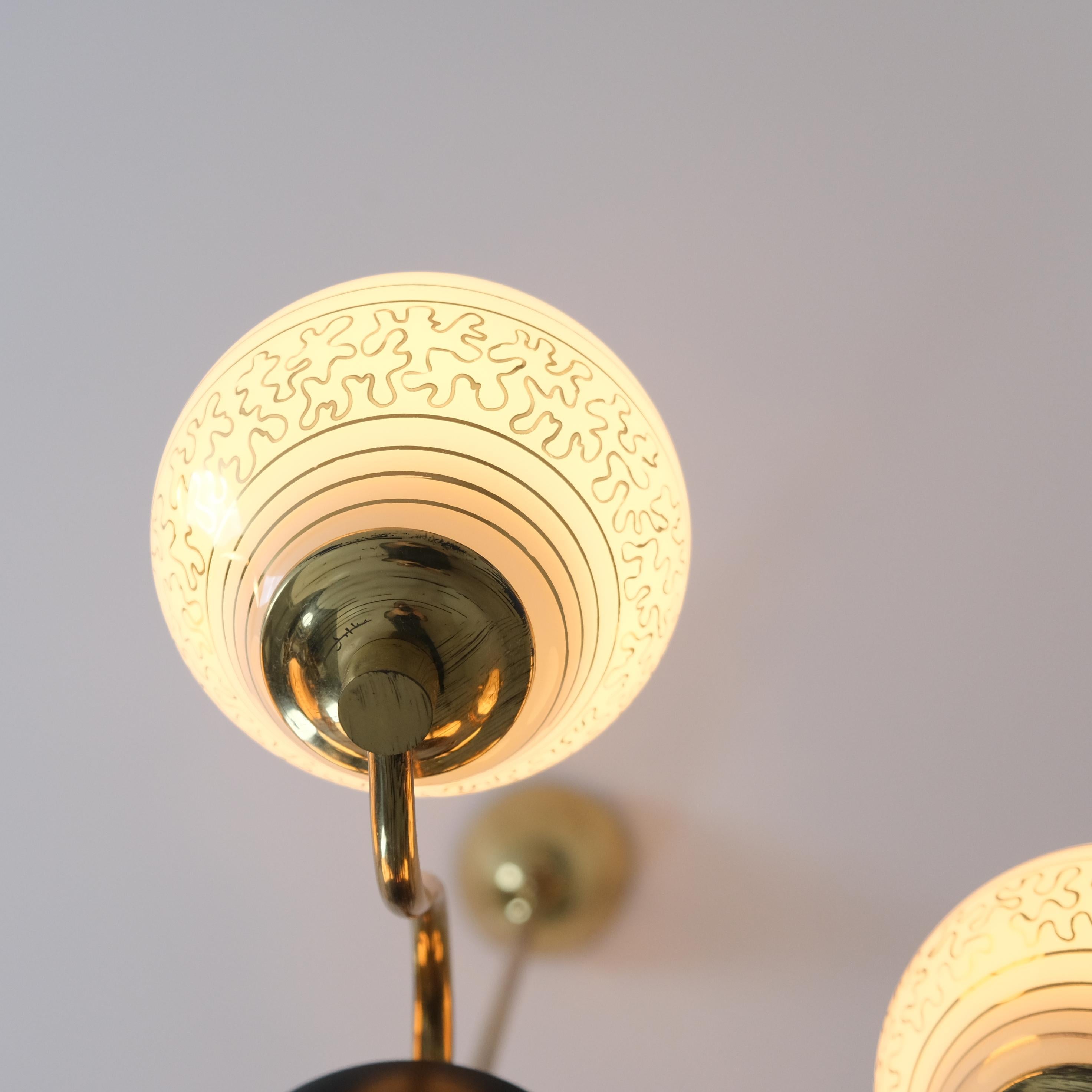 Lámpara de diseño finlandés de mediados de siglo en latón y cristal, Saariston Valaisin Oy, años 1960 en venta 4