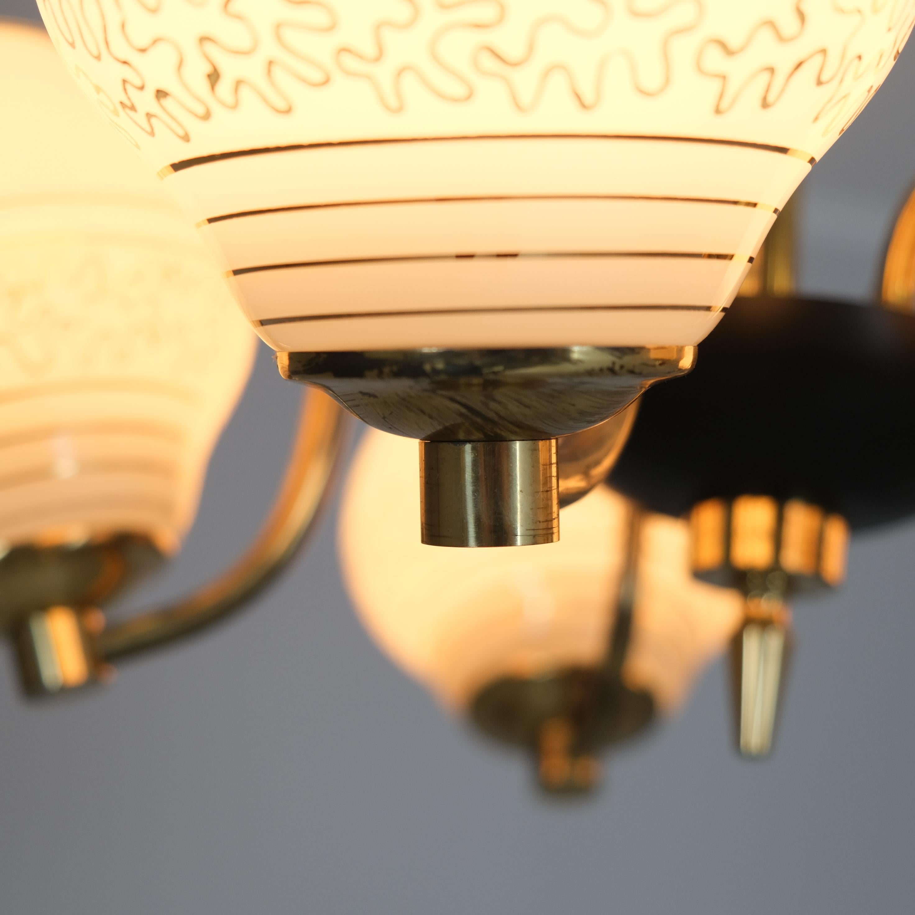 Lámpara de diseño finlandés de mediados de siglo en latón y cristal, Saariston Valaisin Oy, años 1960 en venta 7