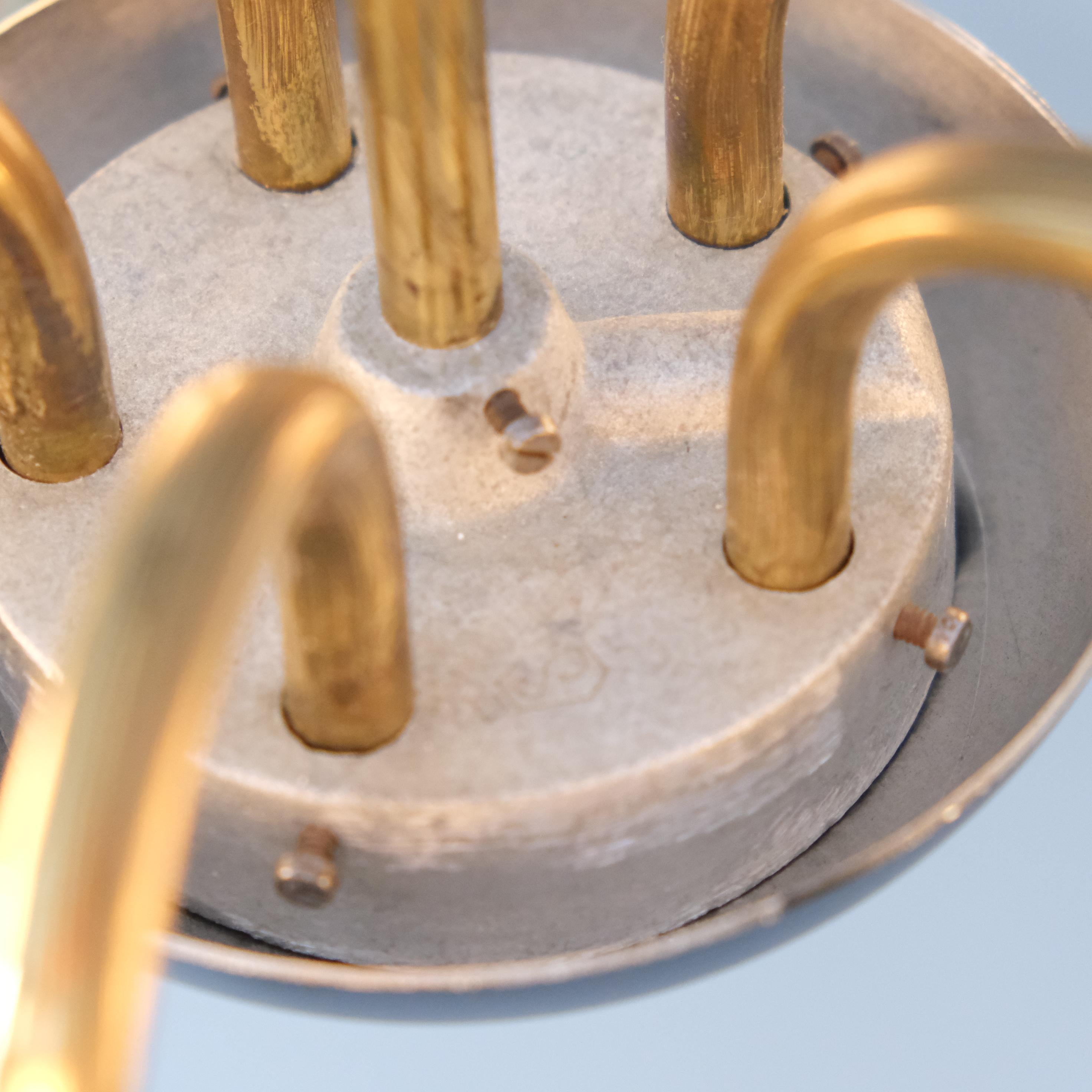 Lámpara de diseño finlandés de mediados de siglo en latón y cristal, Saariston Valaisin Oy, años 1960 en venta 8