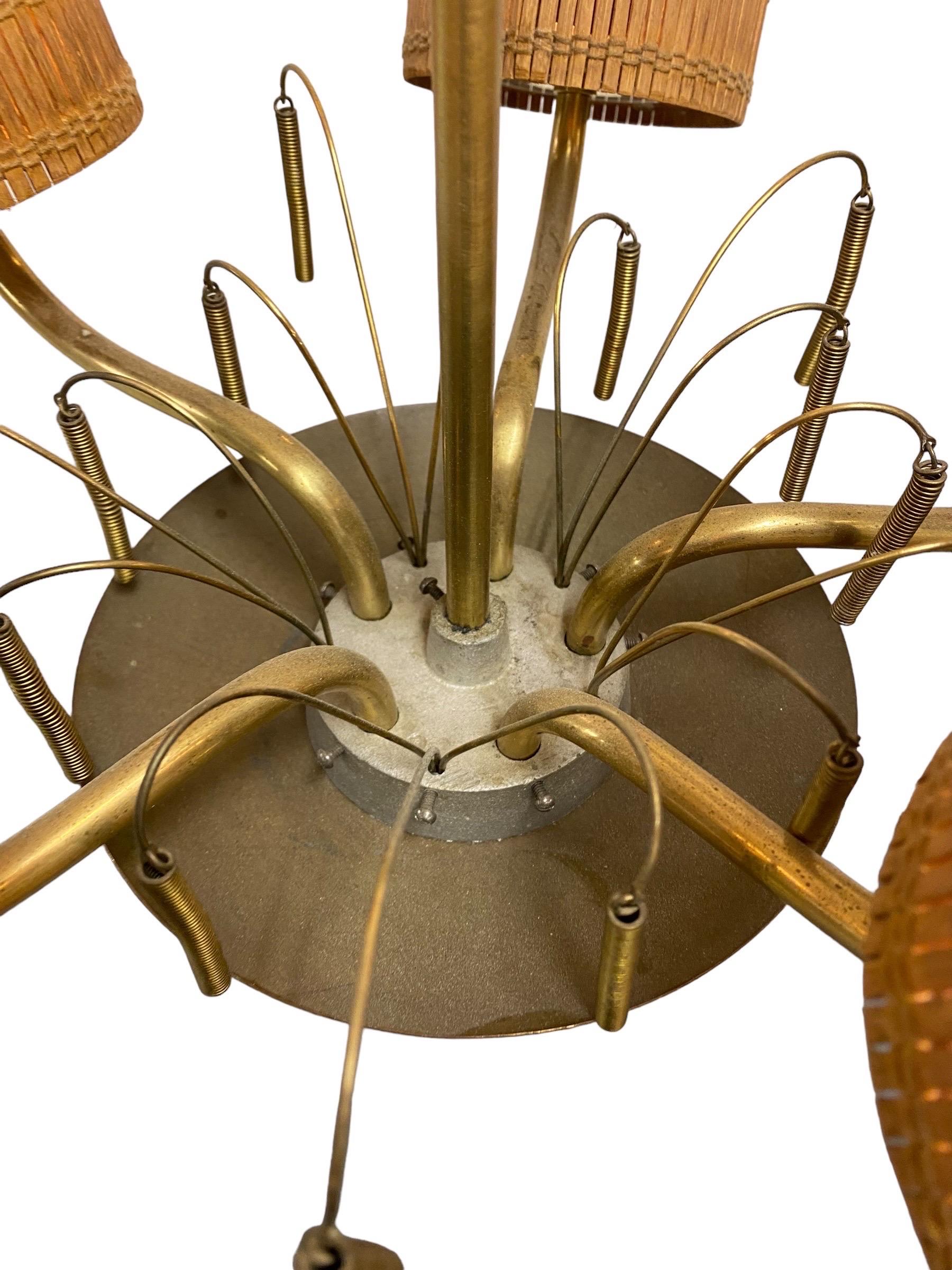 Lampada di design finlandese di metà secolo in ottone e rattan, anni '50 In condizioni buone in vendita a Helsinki, FI