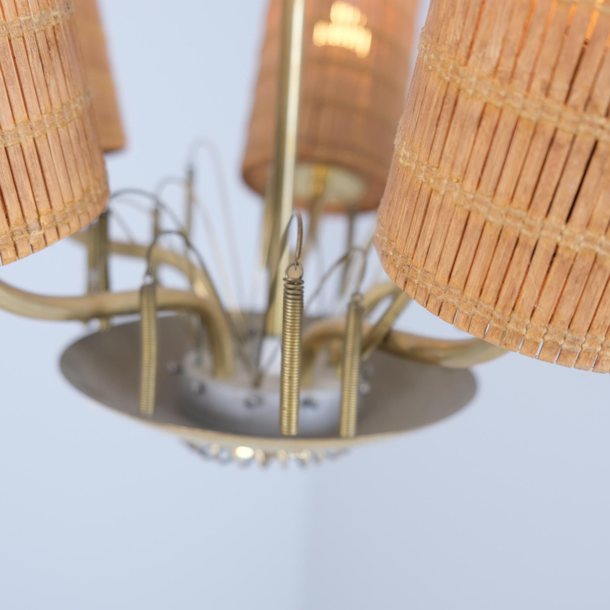Metà XX secolo Lampada di design finlandese di metà secolo in ottone e rattan, anni '50 in vendita