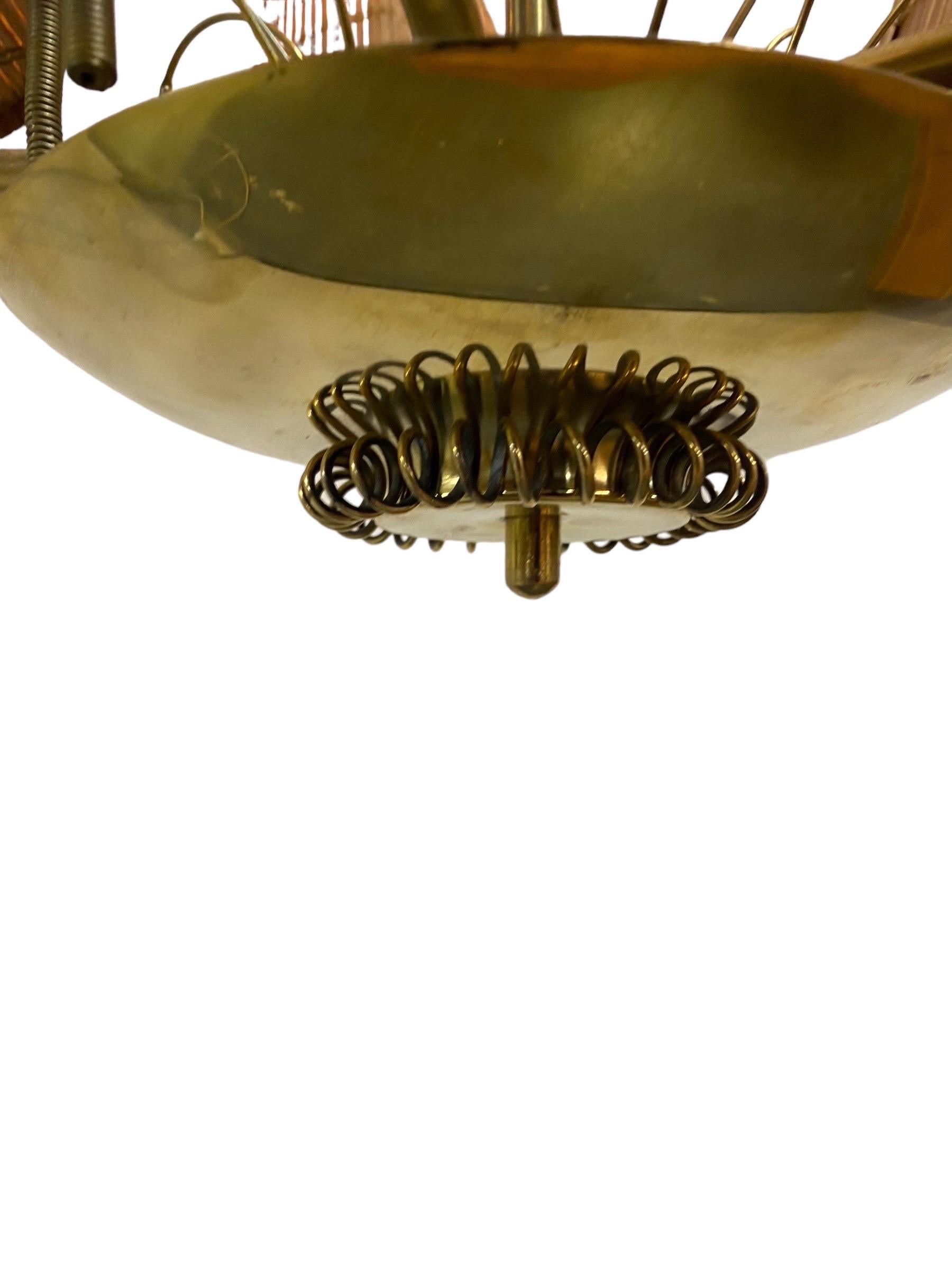 Ottone Lampada di design finlandese di metà secolo in ottone e rattan, anni '50 in vendita