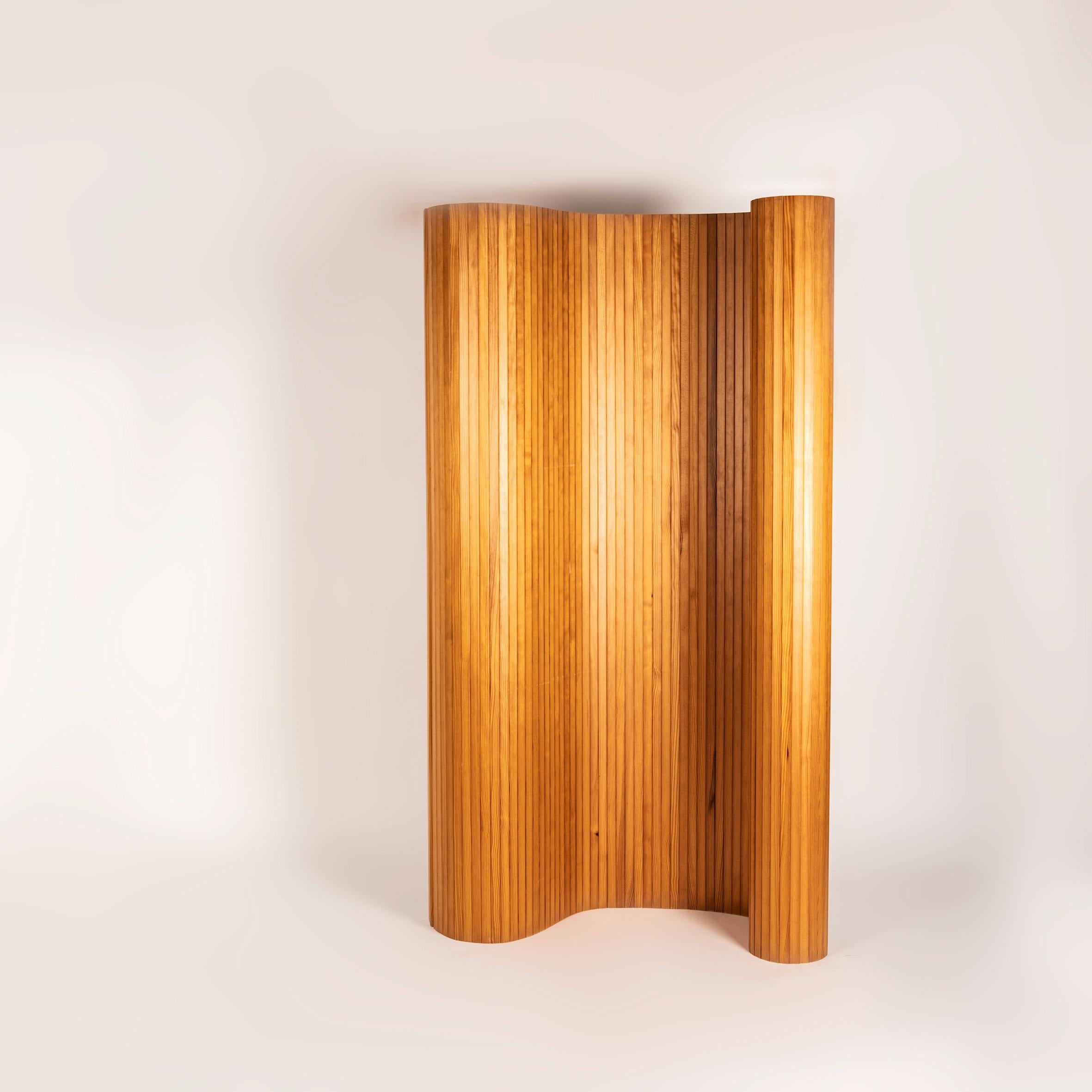 A Mid-century folding Screen in the style of Alvar Aalto  In Good Condition For Sale In BARCELONA, ES