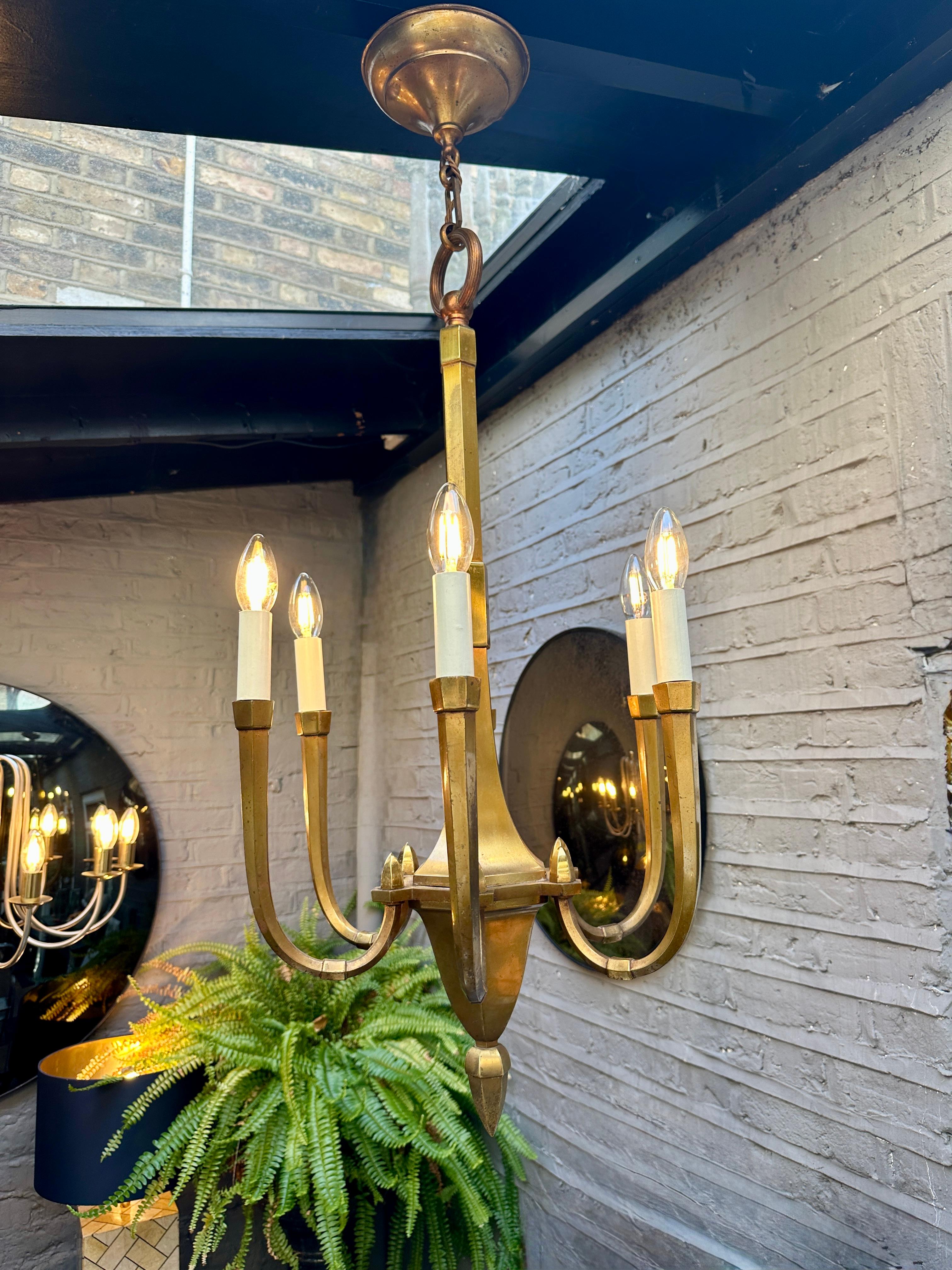 Lampadario in ottone della metà del secolo scorso attribuito a Guglielmo Ulrich in vendita 5