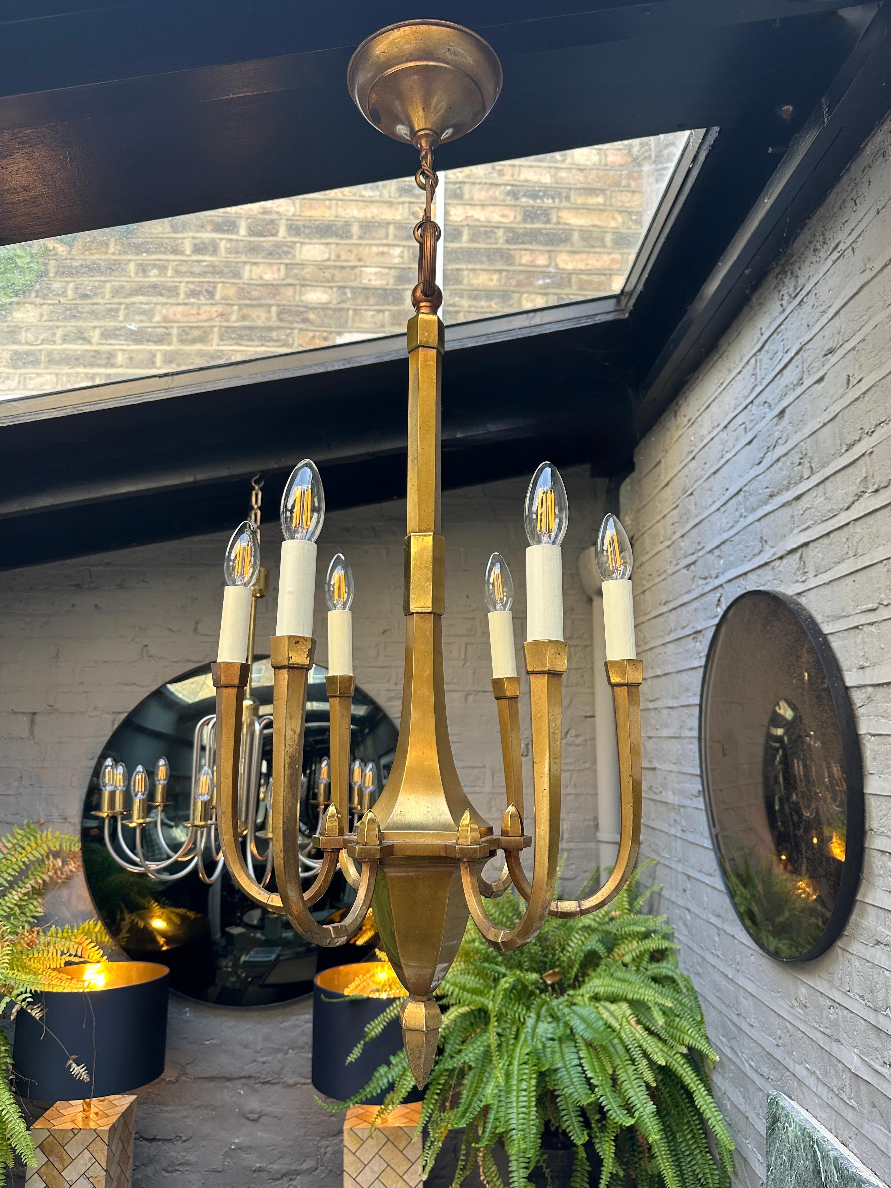 Mid-Century moderno Lampadario in ottone della metà del secolo scorso attribuito a Guglielmo Ulrich in vendita