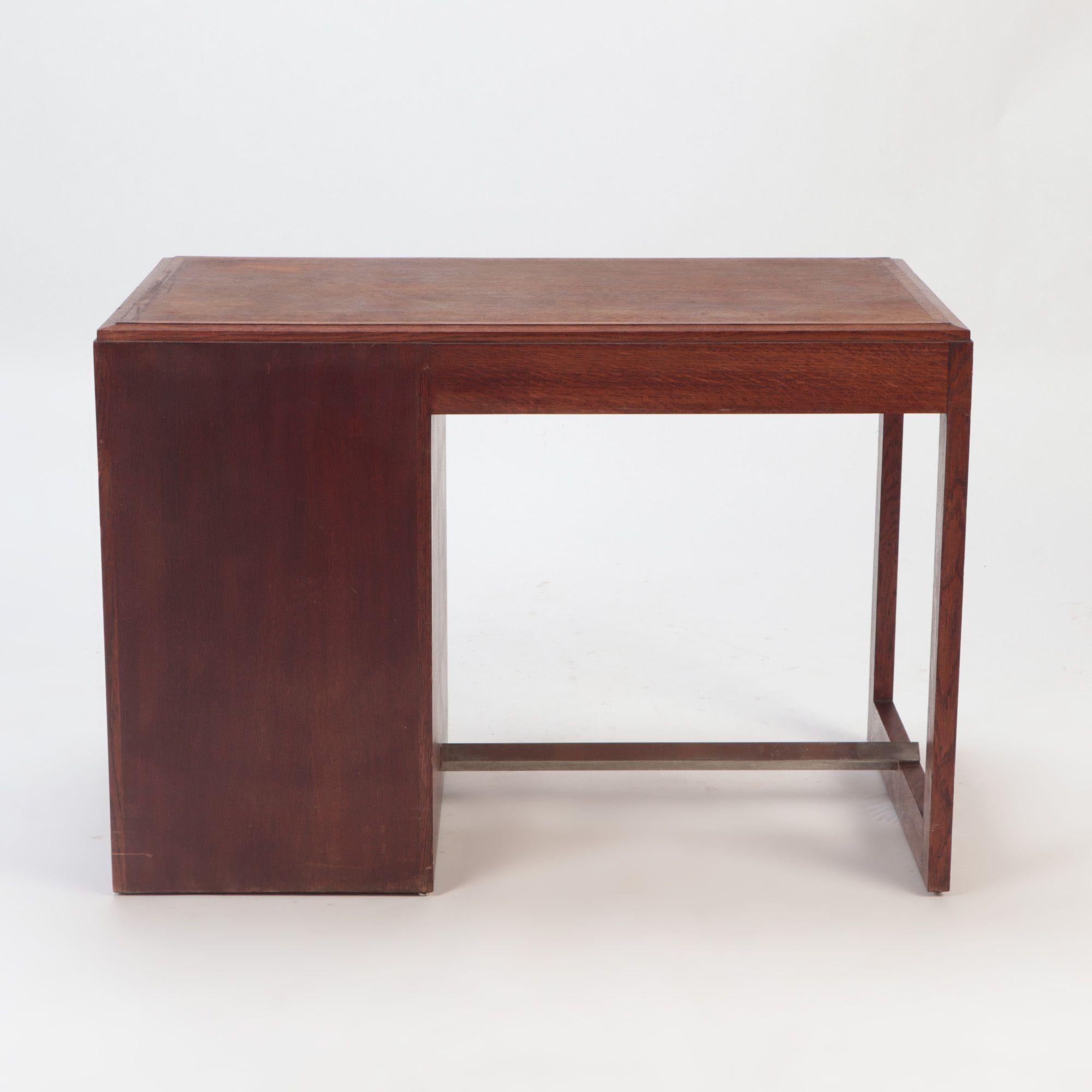 A Mid Century French oak desk in the manner of Charles Dudouyt, circa 1940. For Sale 1