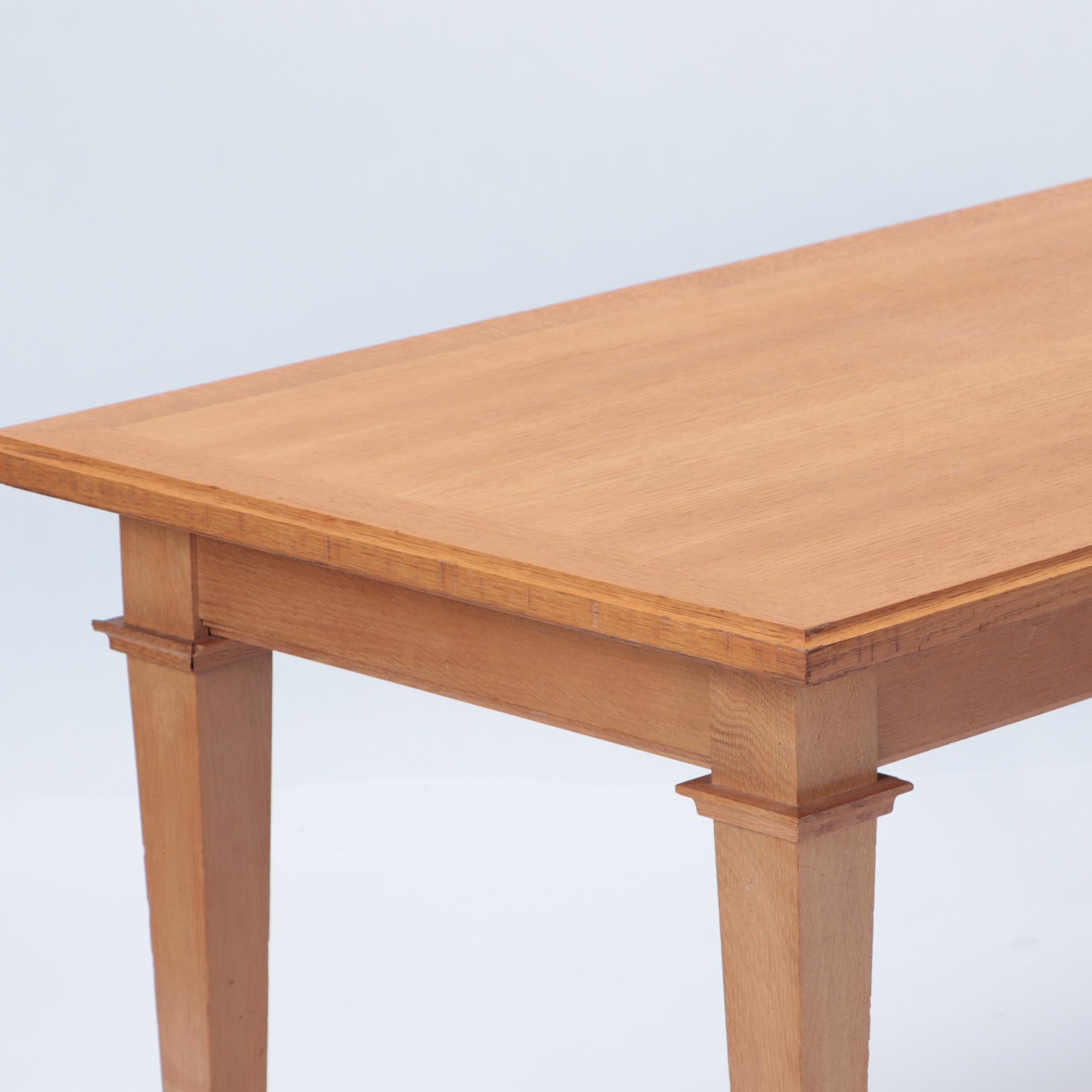 Mesa de biblioteca francesa de roble de mediados de siglo, a la manera de Jacques Adnet, c. 1940. en Bueno estado para la venta en Philadelphia, PA