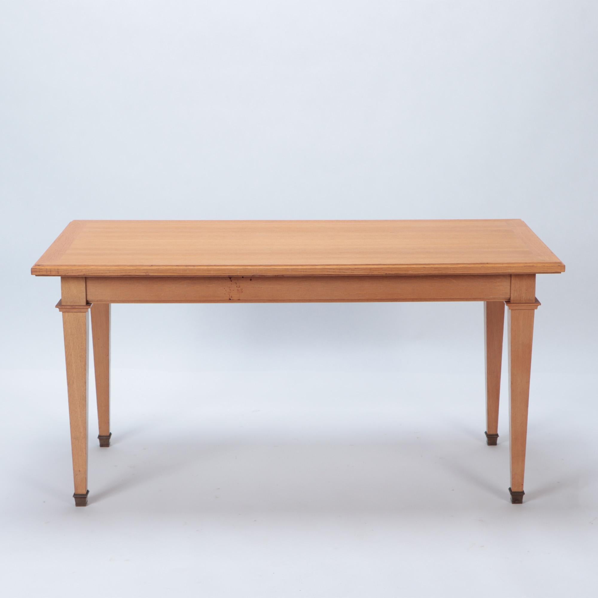 Mesa de biblioteca francesa de roble de mediados de siglo, a la manera de Jacques Adnet, c. 1940. siglo XX en venta