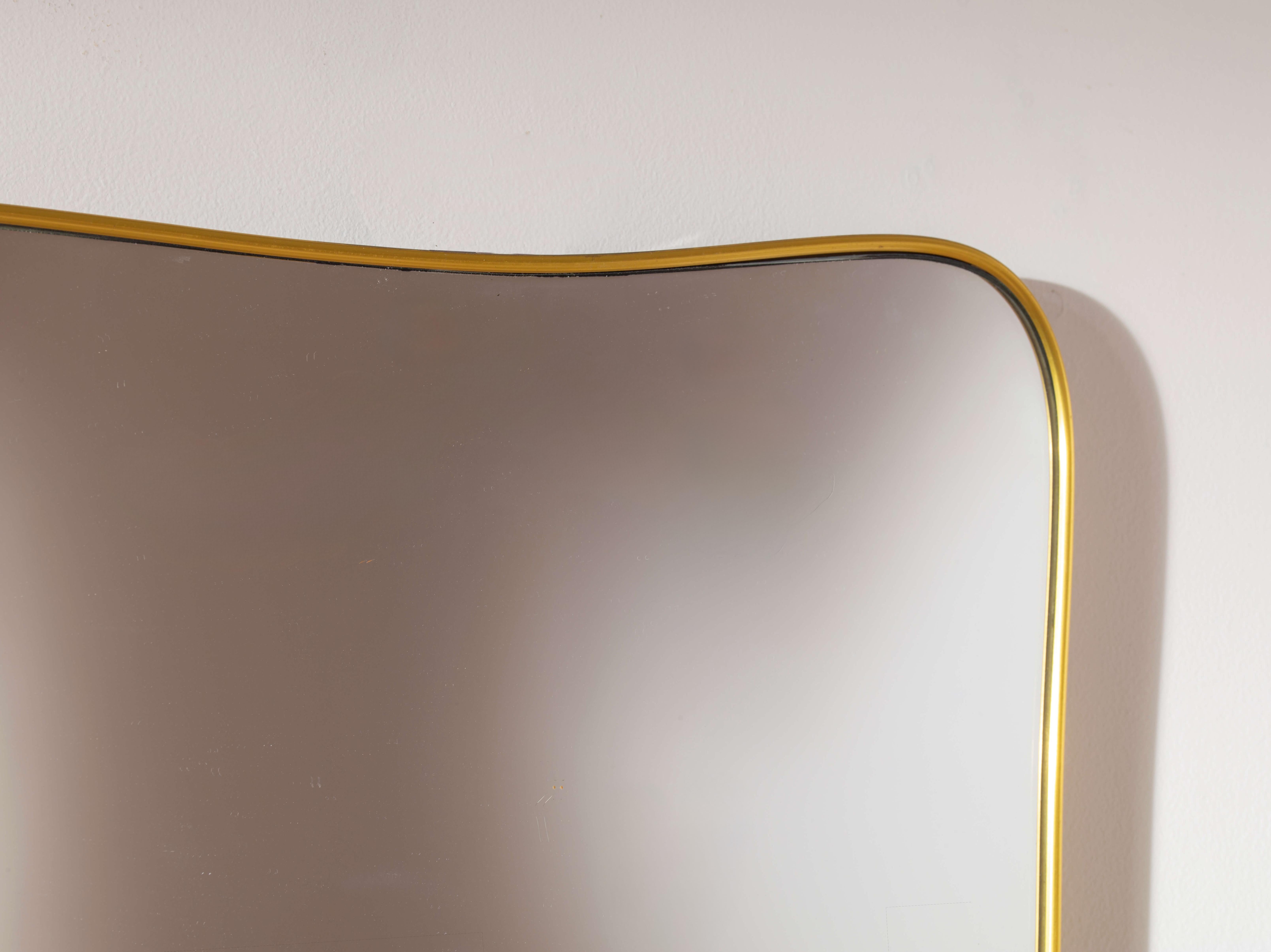 A mid-century Italian brass mirror in the style of Gio Ponti, 1960s For Sale 2
