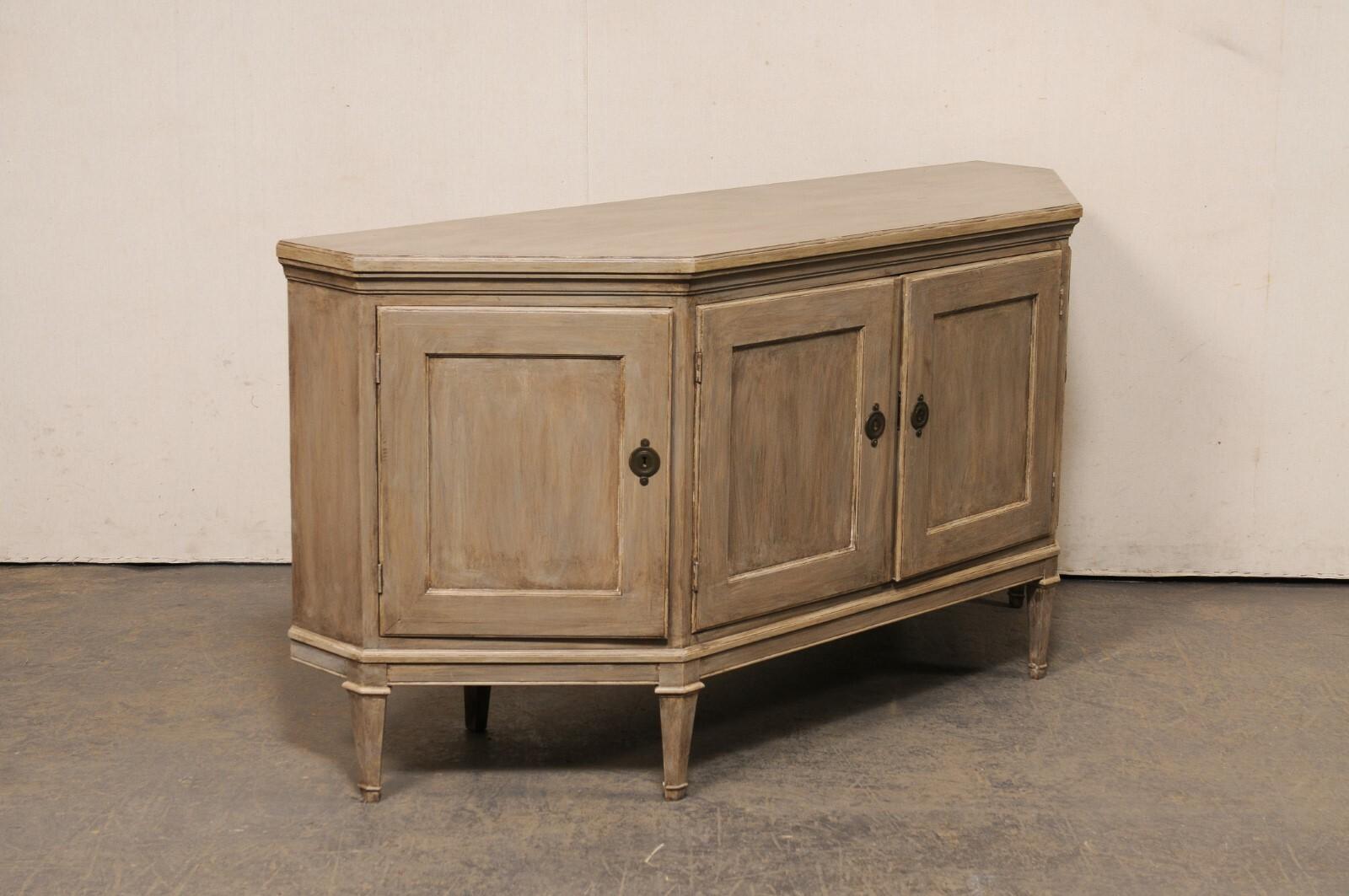 Bois Crédence à 4 portes d'inspiration italienne du milieu du siècle dernier en vente