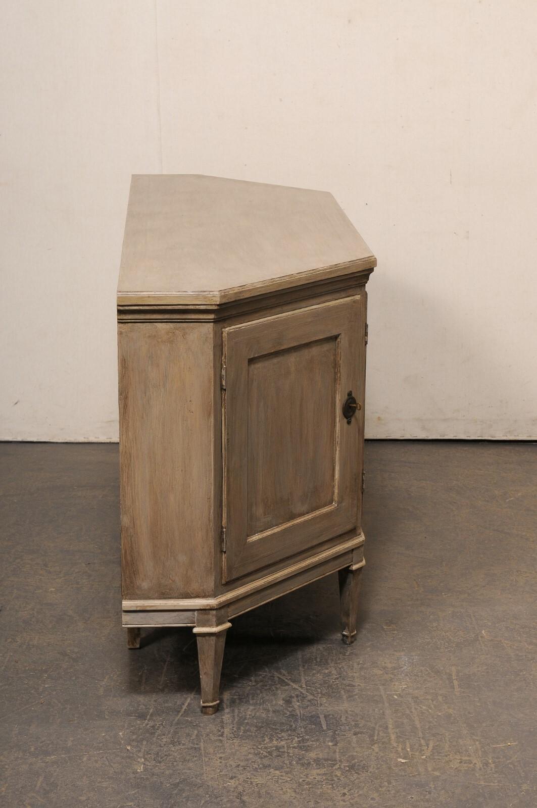 Crédence à 4 portes d'inspiration italienne du milieu du siècle dernier en vente 1