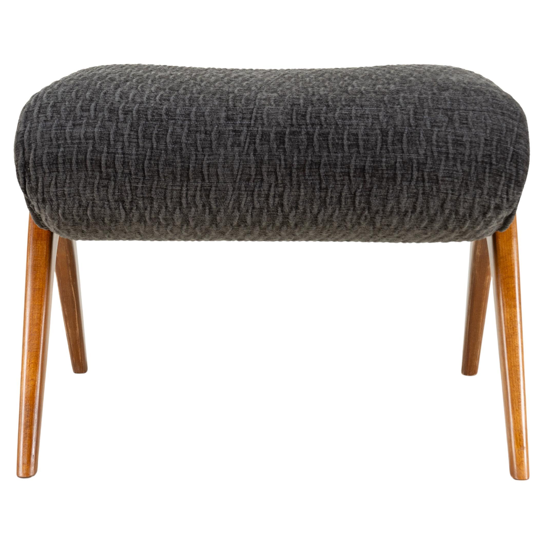 Italienischer Ottoman aus der Mitte des Jahrhunderts in Nussbaum im Angebot