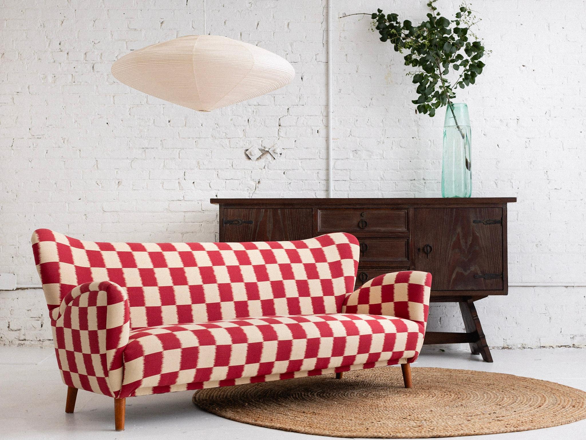 A Mid Century Italian Sofa in Checkered Jacquard For Sale 1