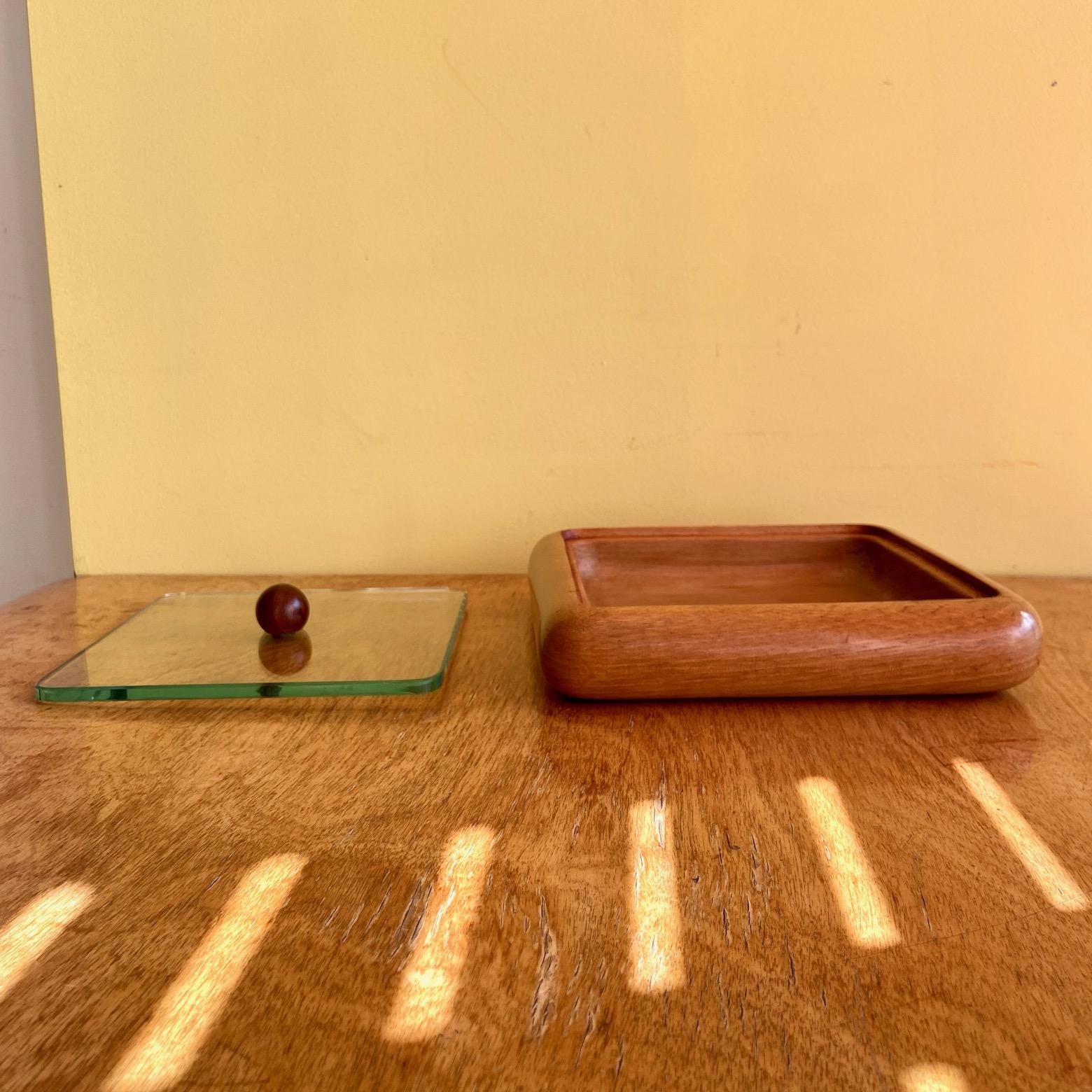 Mid-Century Modern a mid-century Italian wood and glass table top box in the manner of Fontana Arte For Sale