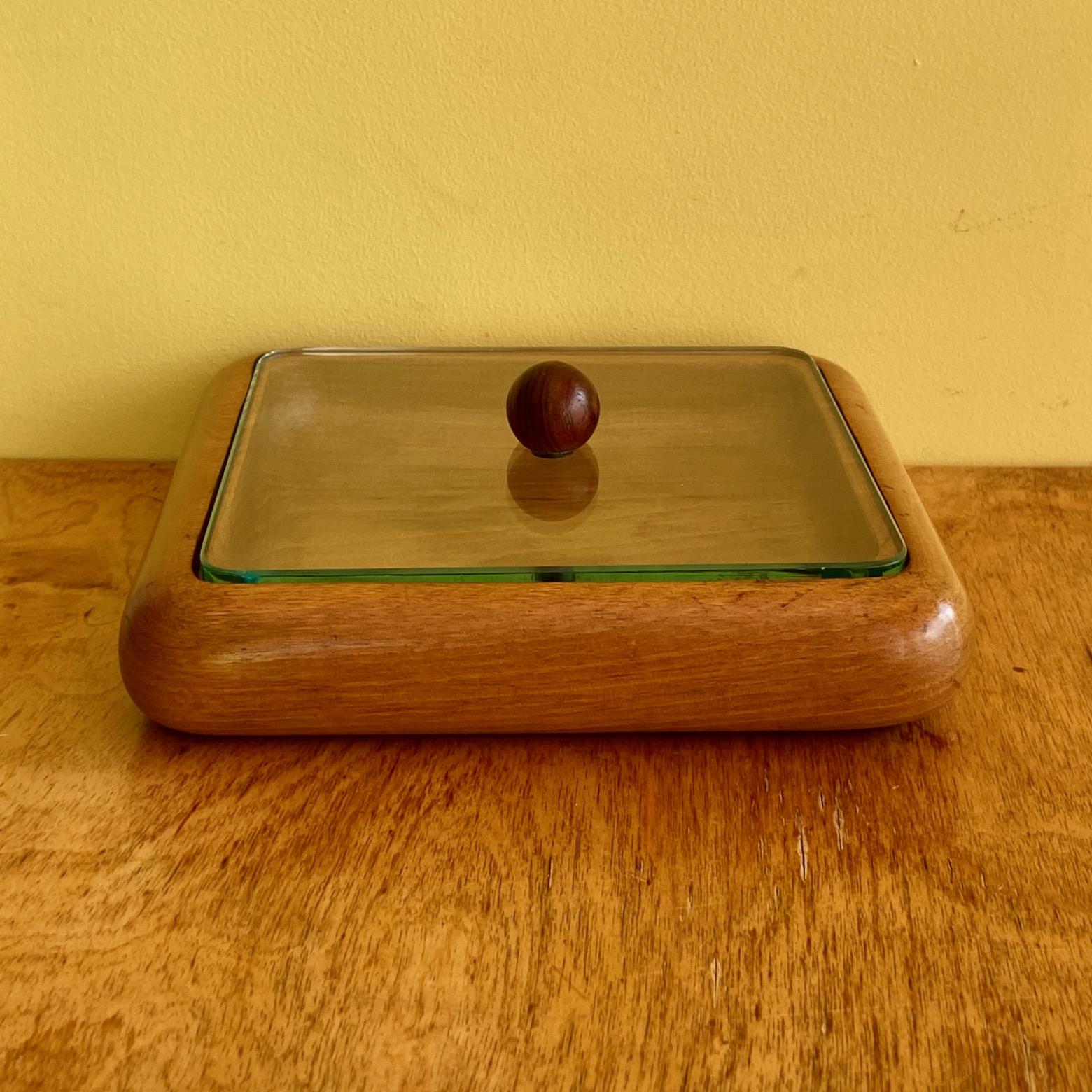 a mid-century Italian wood and glass table top box in the manner of Fontana Arte In Good Condition For Sale In London, GB