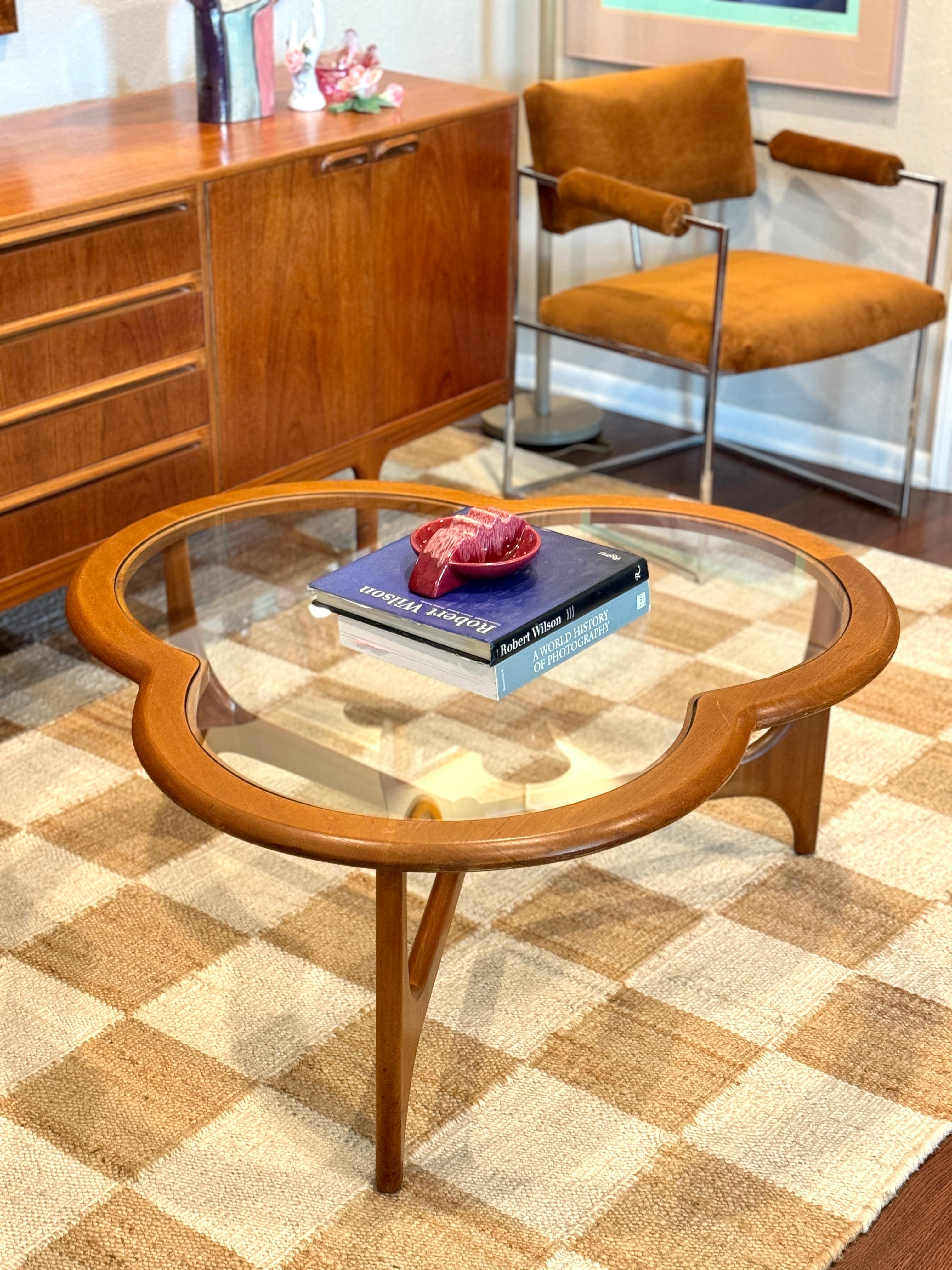 A mid century modern 3 leaf clover coffee table from the Stonehill Stateroom In Good Condition In Houston, TX