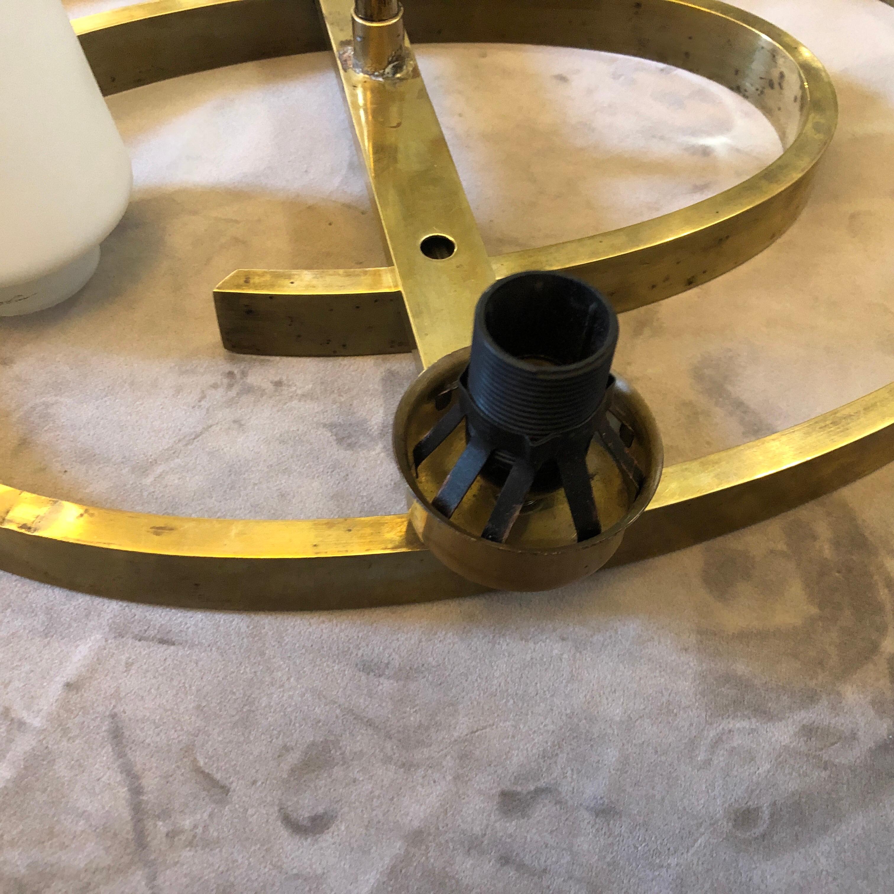 Lampadario ovale italiano di metà secolo in ottone e vetro, 1950 circa in vendita 2