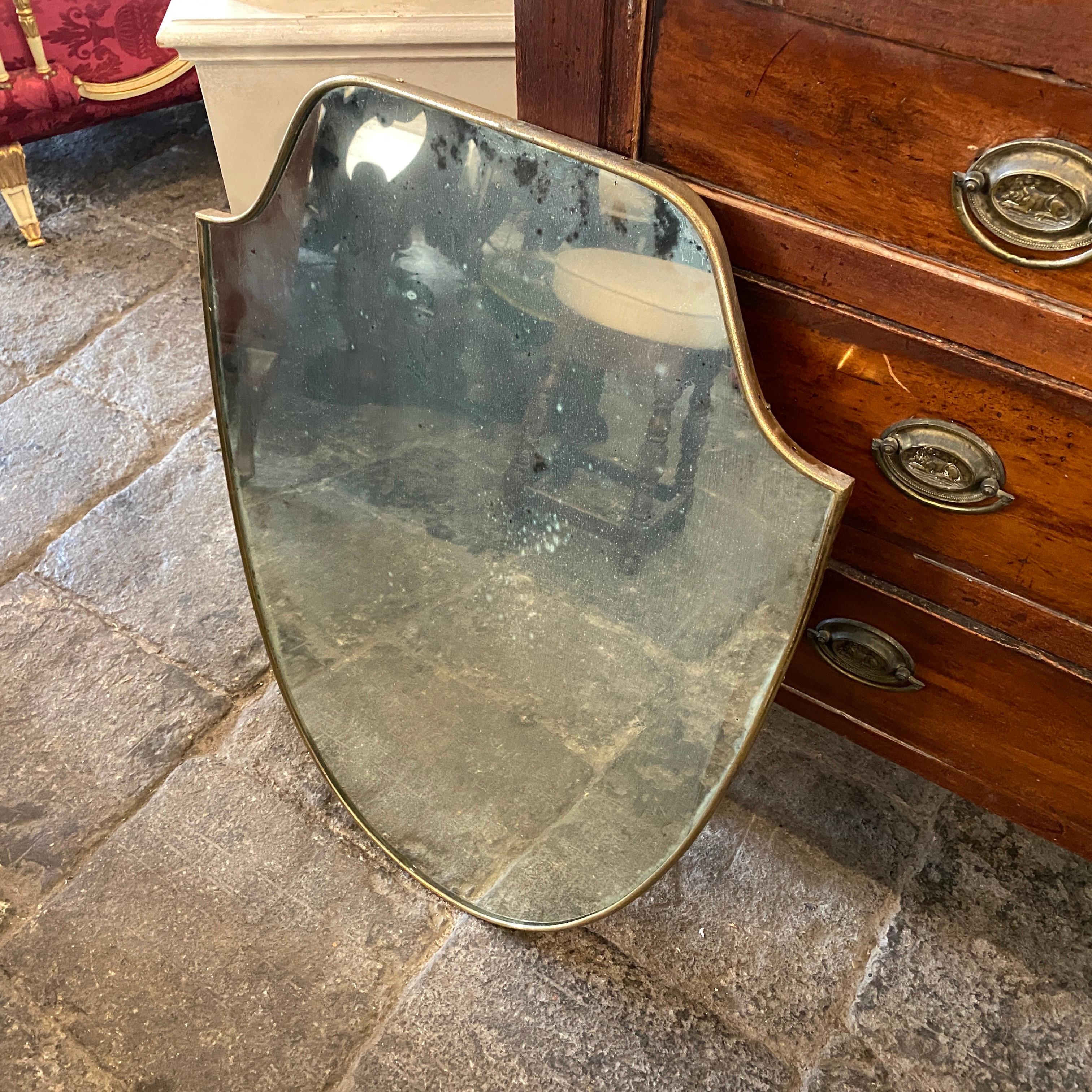 Mid-Century Modern Brass Shield Wall Mirror in the Manner of Gio Ponti, 1950 4