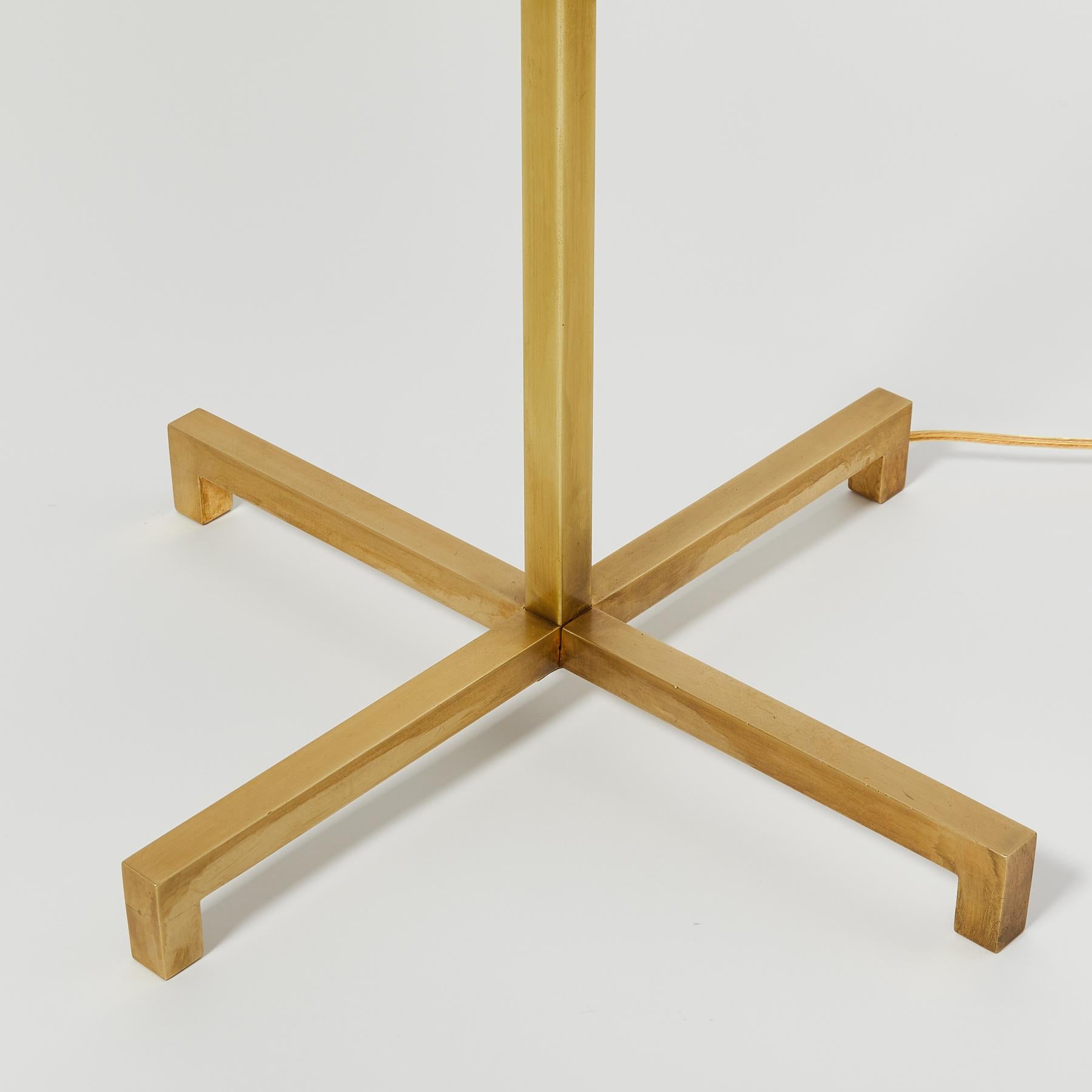 Mid-Century Modern Brass Standing Lamp In Excellent Condition For Sale In New York, NY