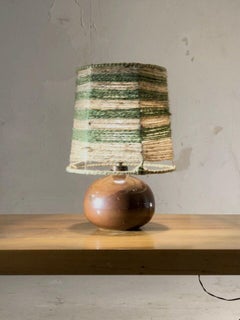 A MID-CENTURY-MODERN BRUTALIST RUSTIC Ceramic TABLE LAMP, par SERIS, France 1950