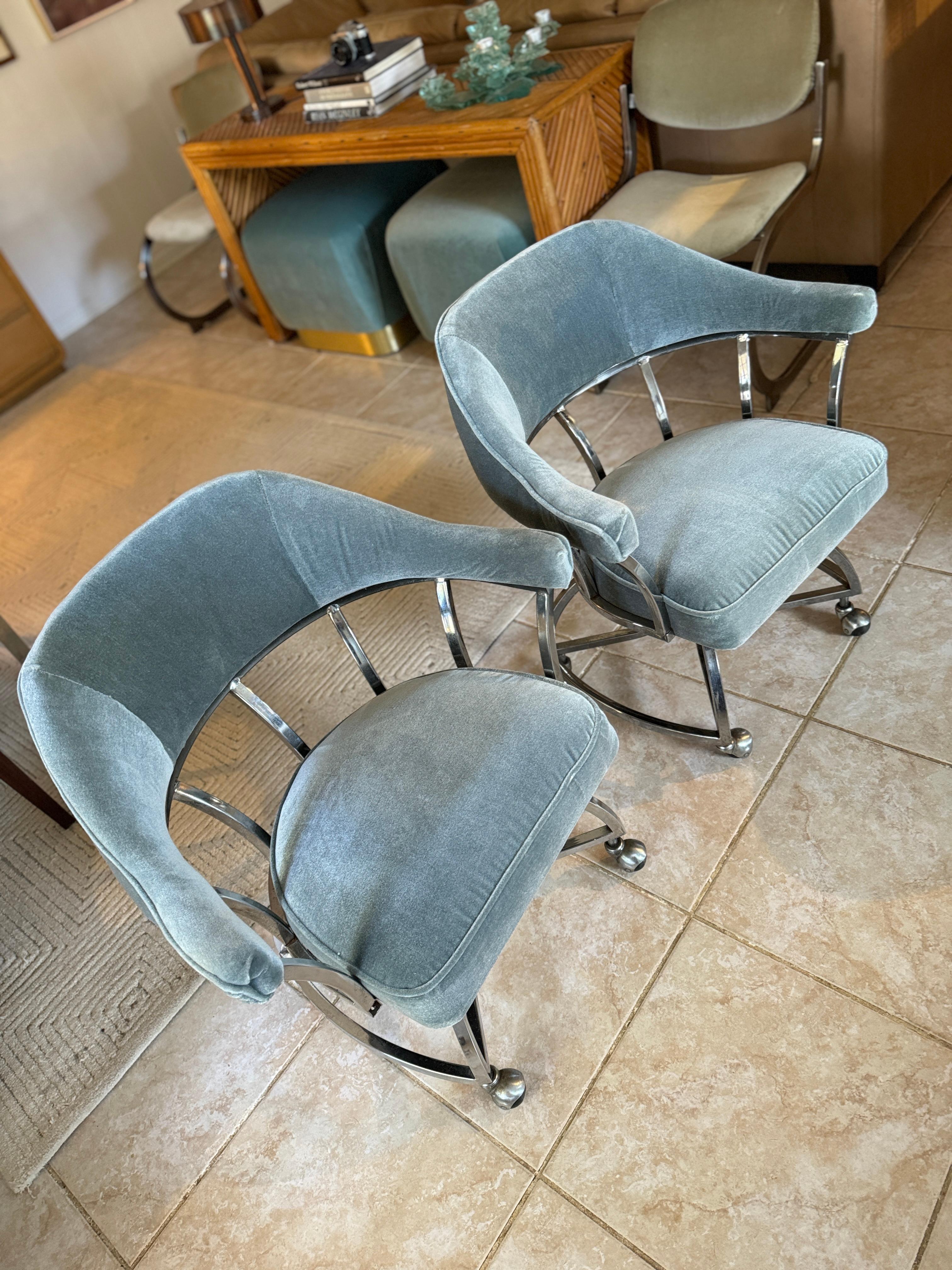 A mid century modern chrome dining set including 4 chairs and table 1970s 2