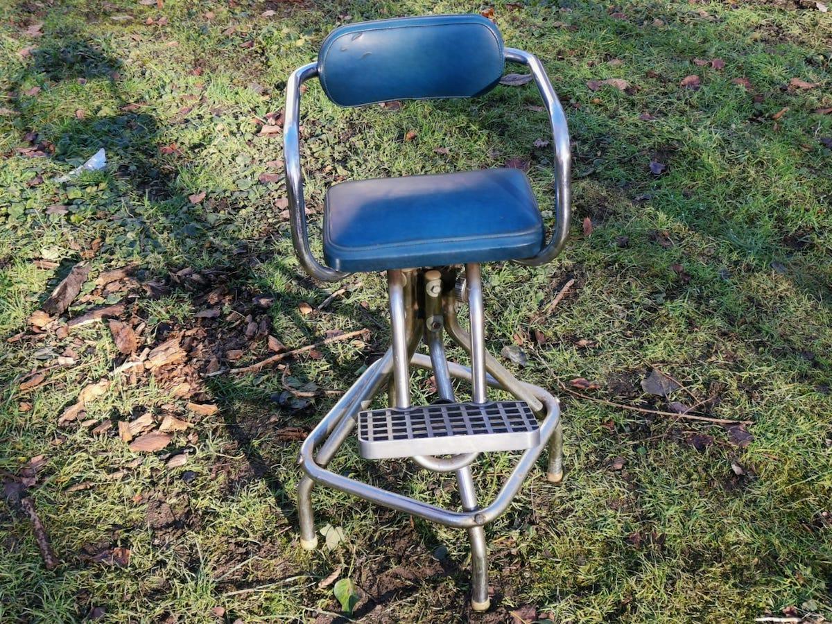 French Mid-Century Modern Chrome Rotating & Extending Child's Hairdressing Armchair For Sale