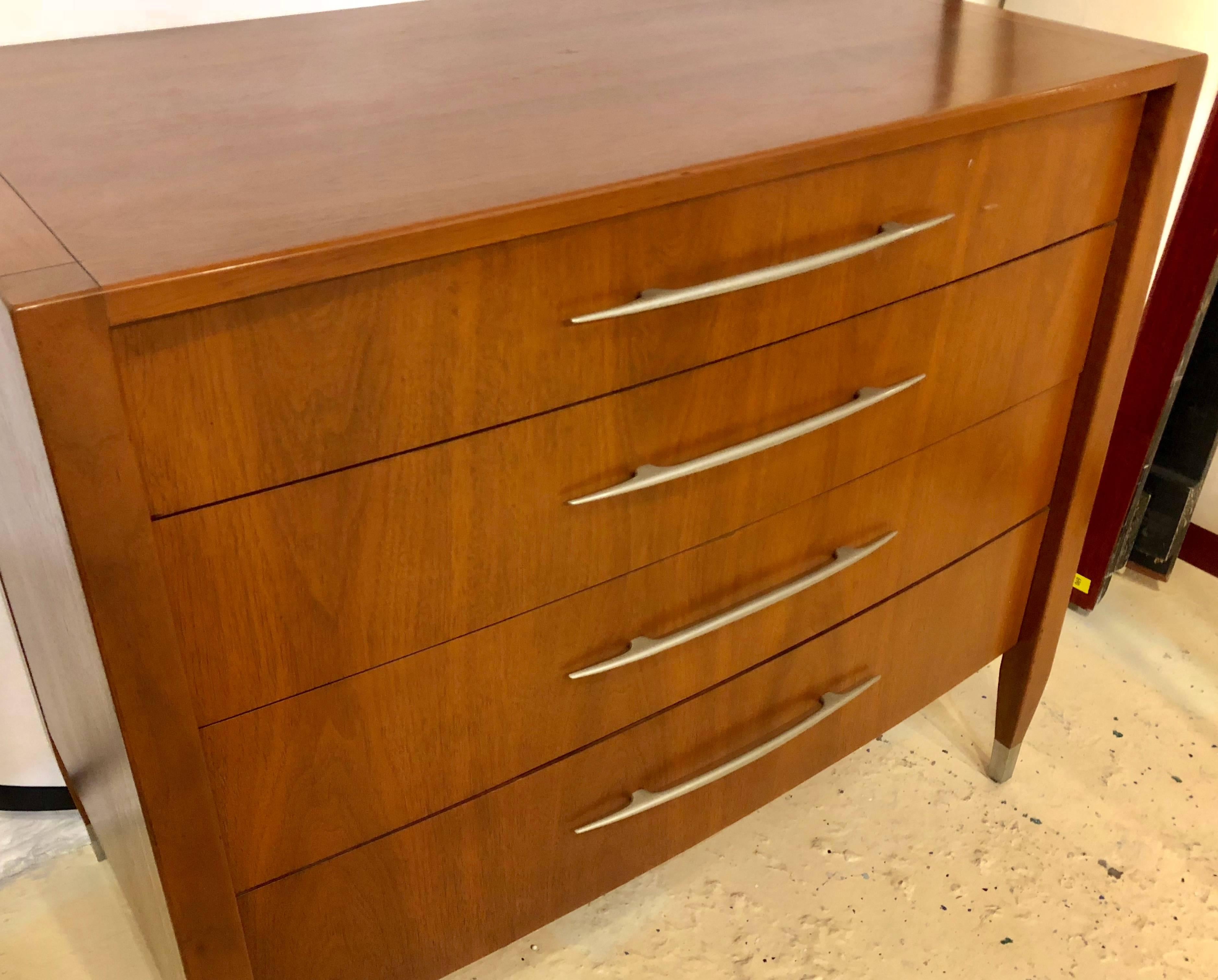 Mid-Century Modern Commode or Nightstand by Sligh Furniture Co Stamped In Good Condition In Stamford, CT