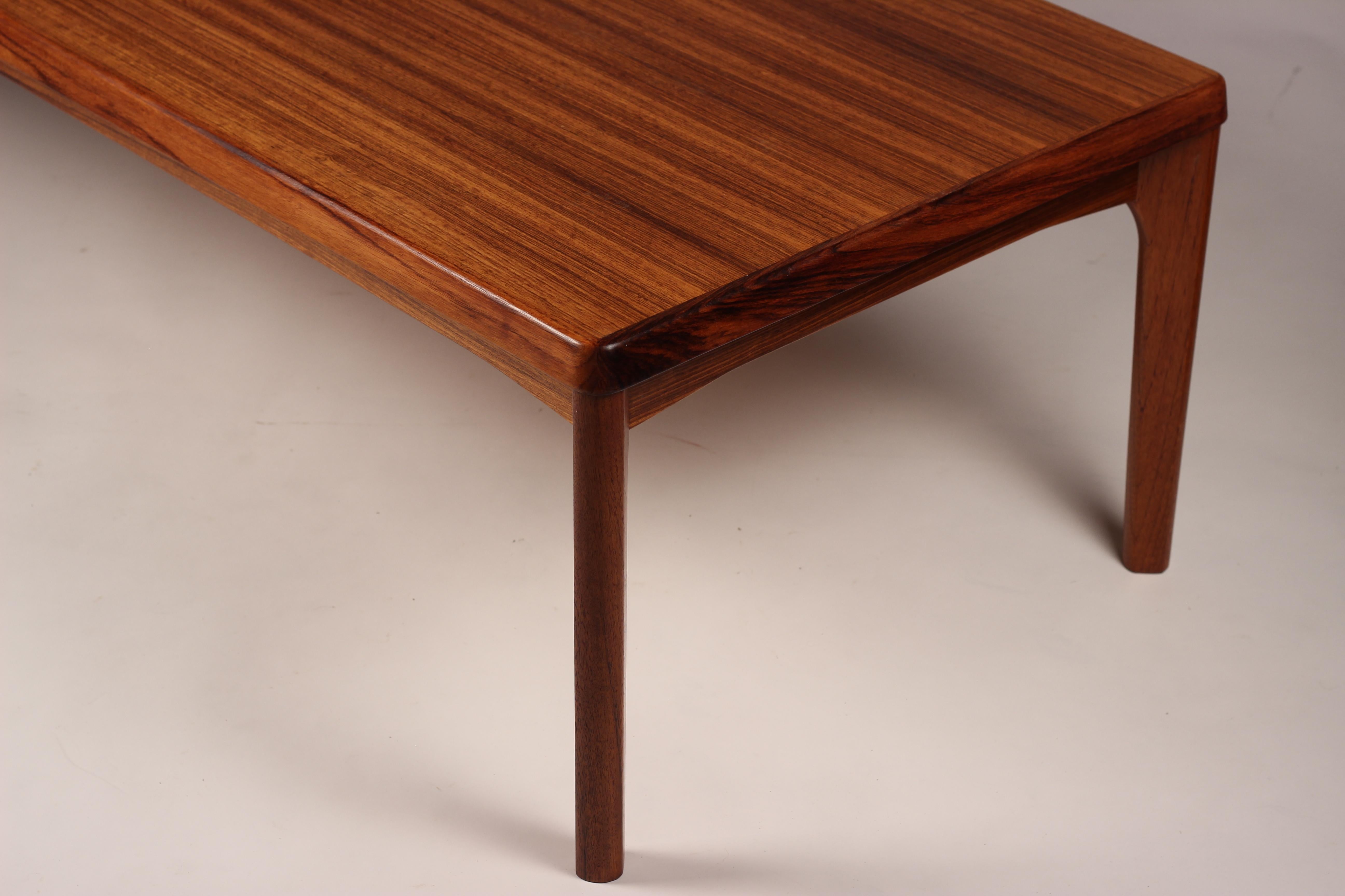 Scandinavian Modern Teak Coffee Table Designed by Henning Kjærnulf In Good Condition In London, GB