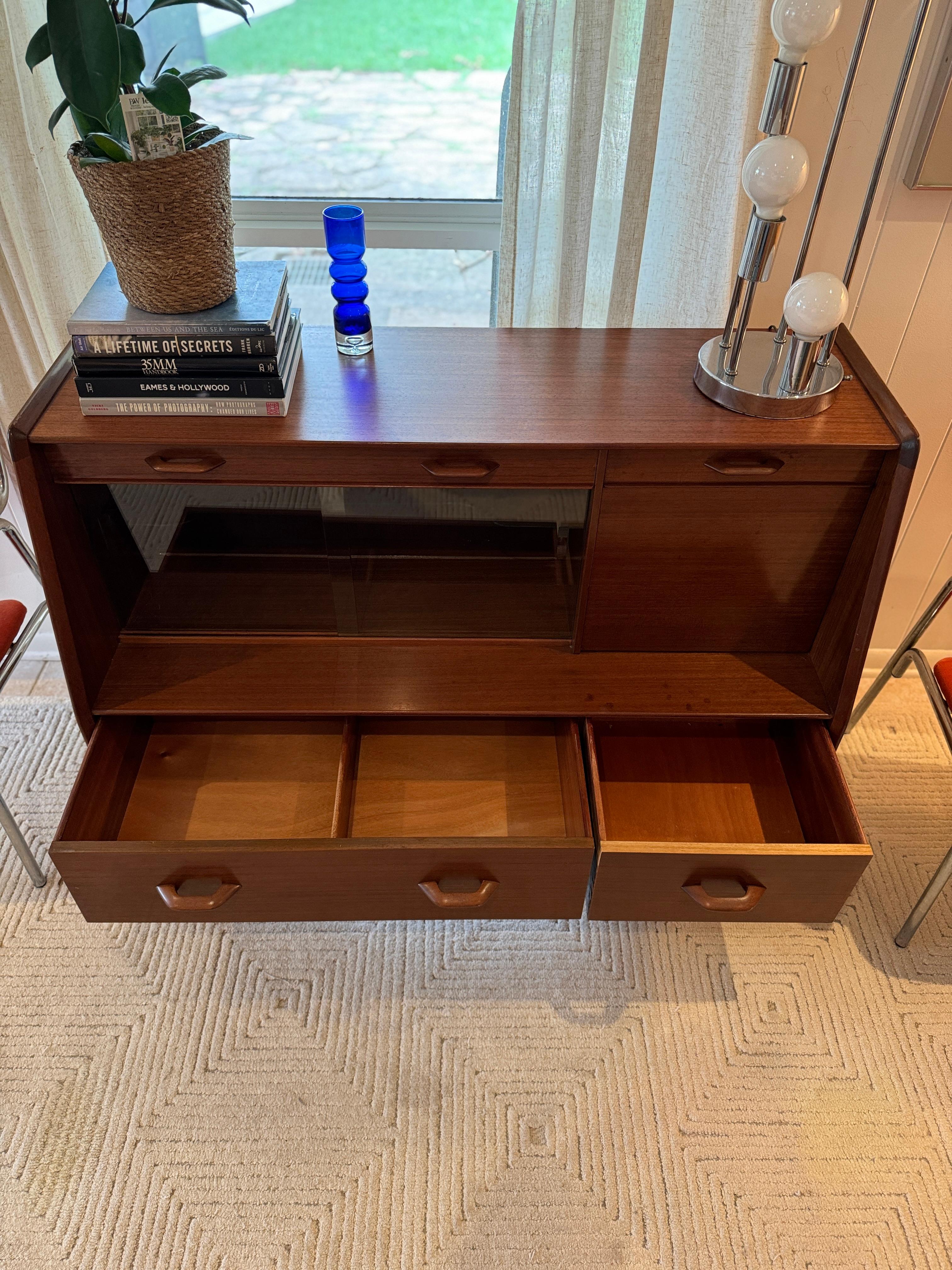 A mid century modern E. Gomme G Plan sideboard/bar cabinet circa 1960s 3