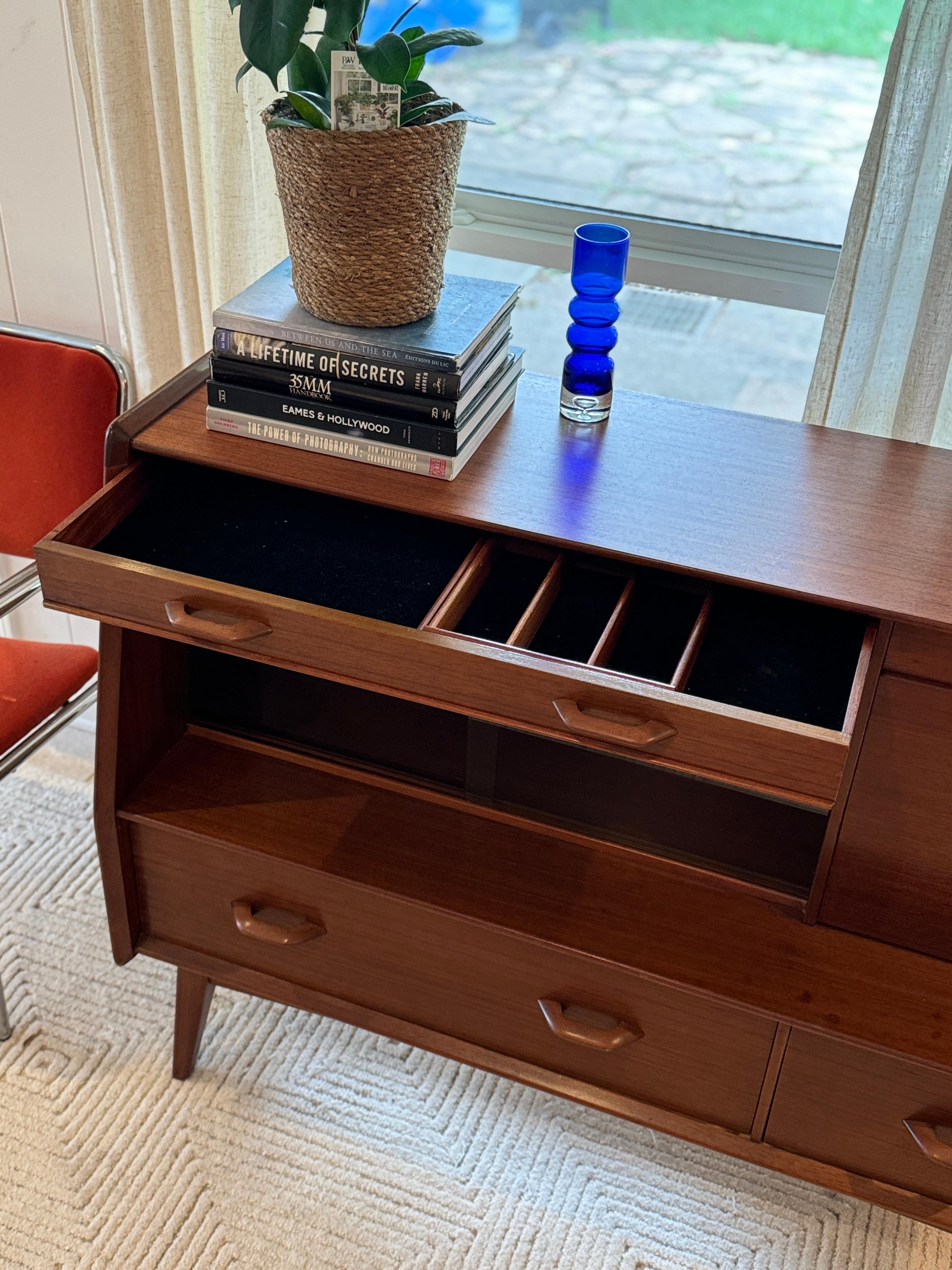 A mid century modern E. Gomme G Plan sideboard/bar cabinet circa 1960s 5