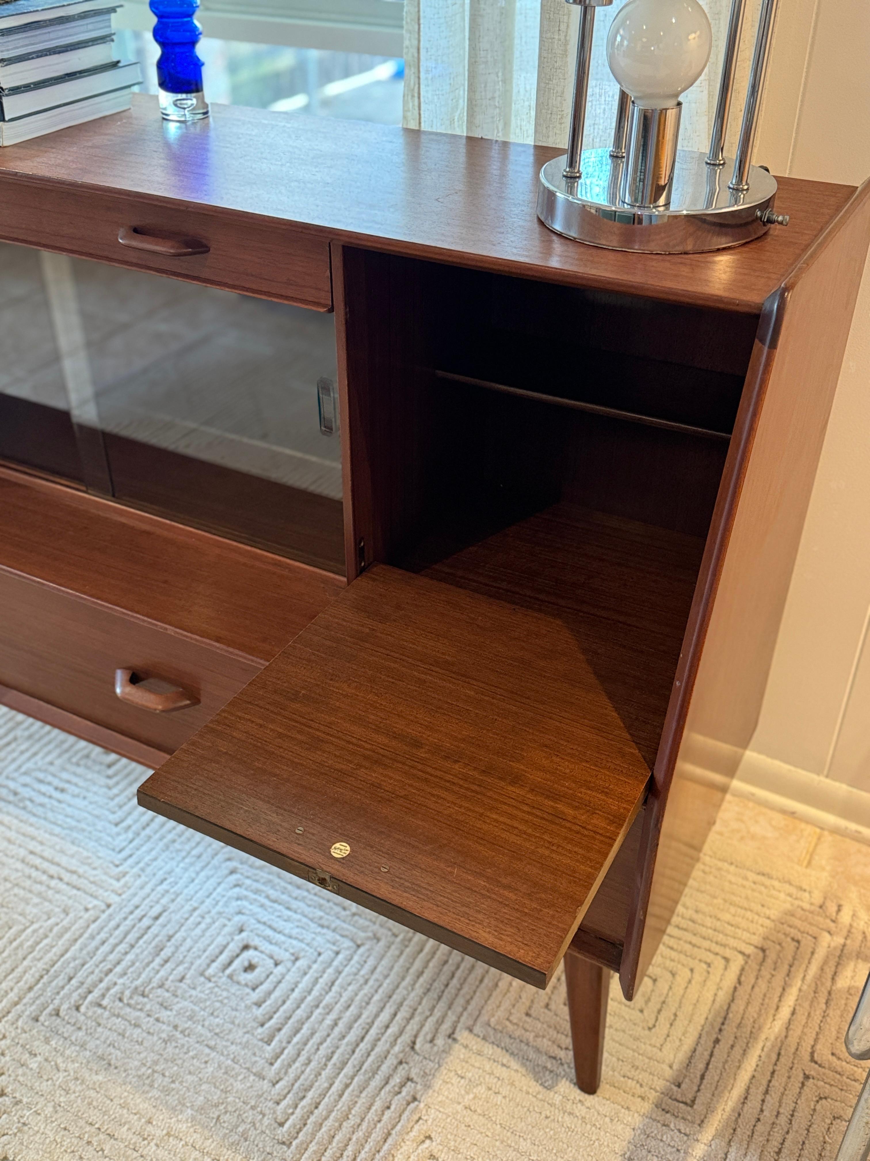 A mid century modern E. Gomme G Plan sideboard/bar cabinet circa 1960s 8