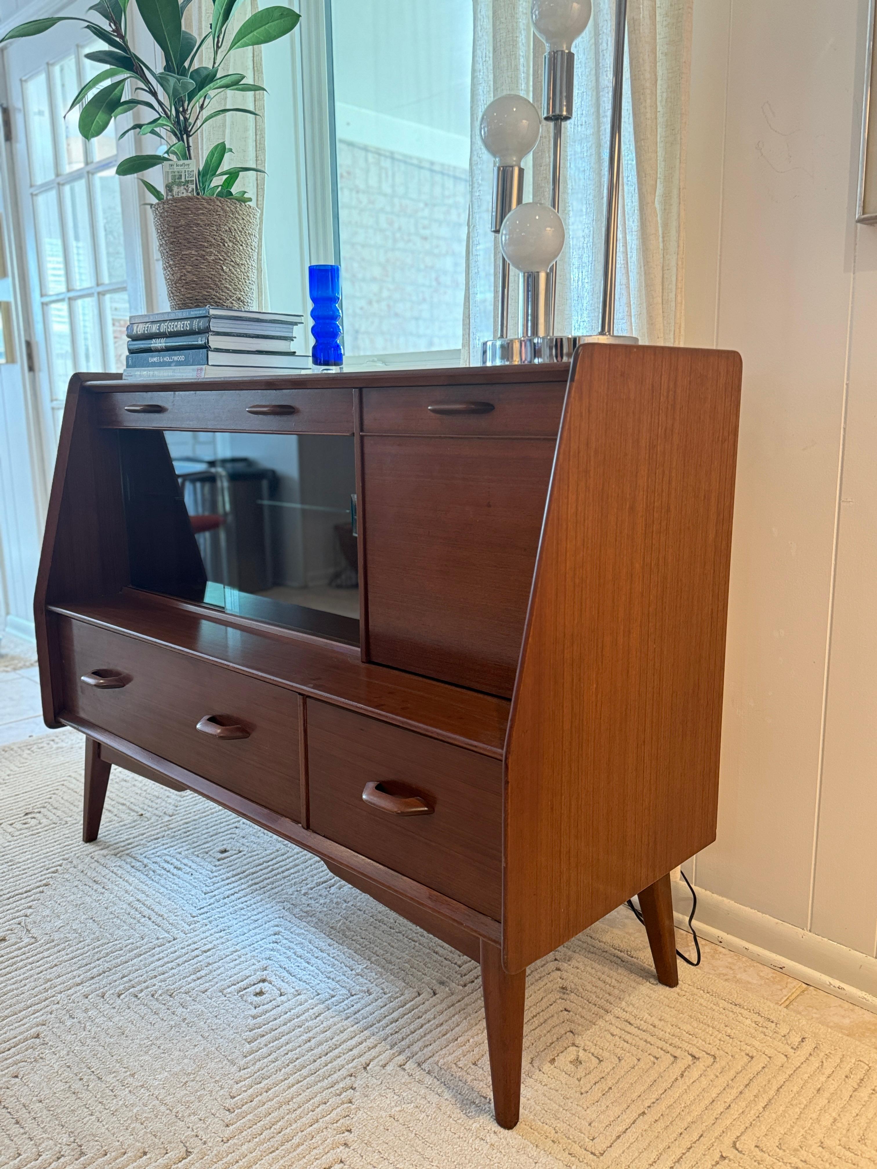 A mid century modern E. Gomme G Plan sideboard/bar cabinet circa 1960s 2