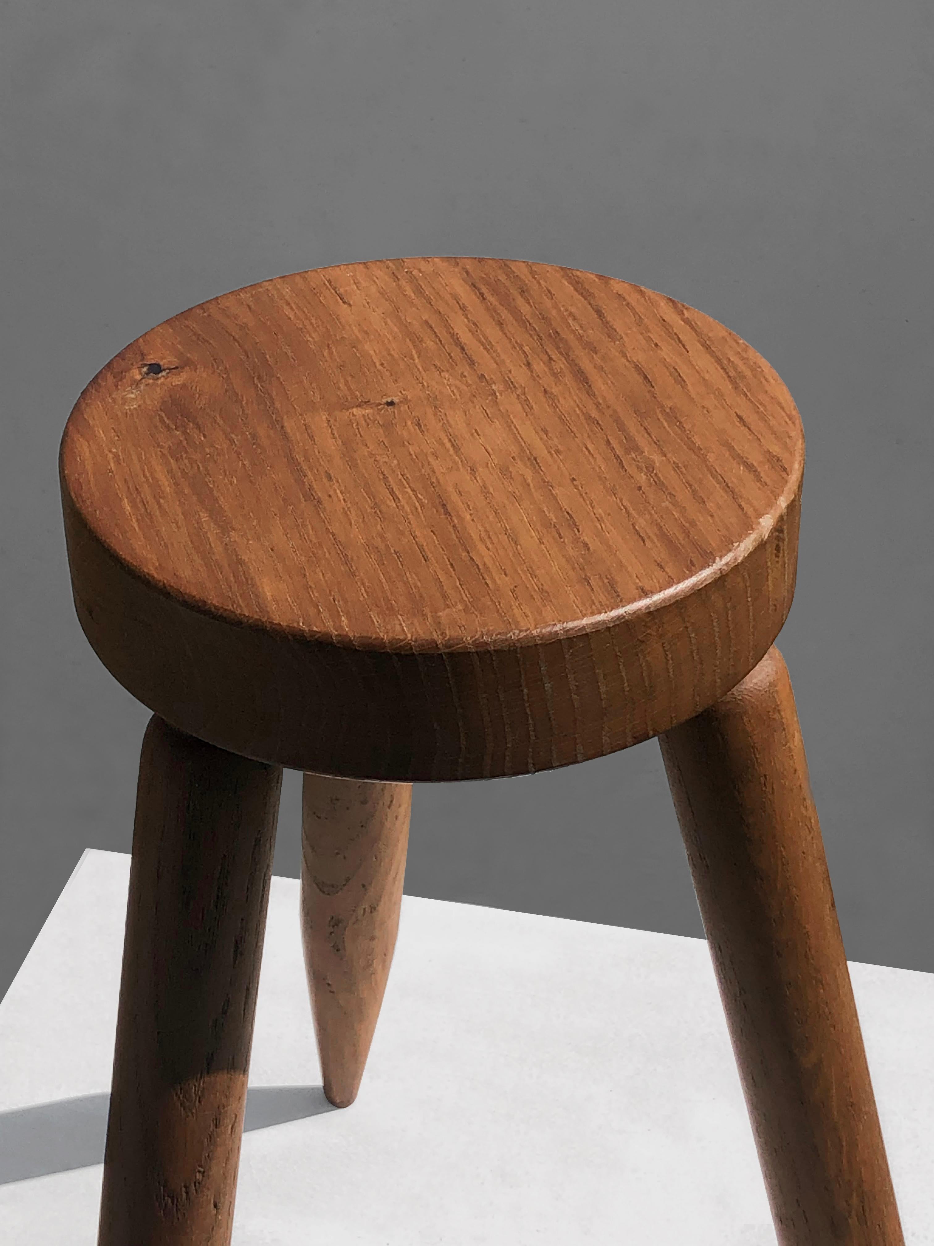 Mid-Century Modern OOL ou table d'appoint en orme mi-siècle moderne, France, 1950 en vente