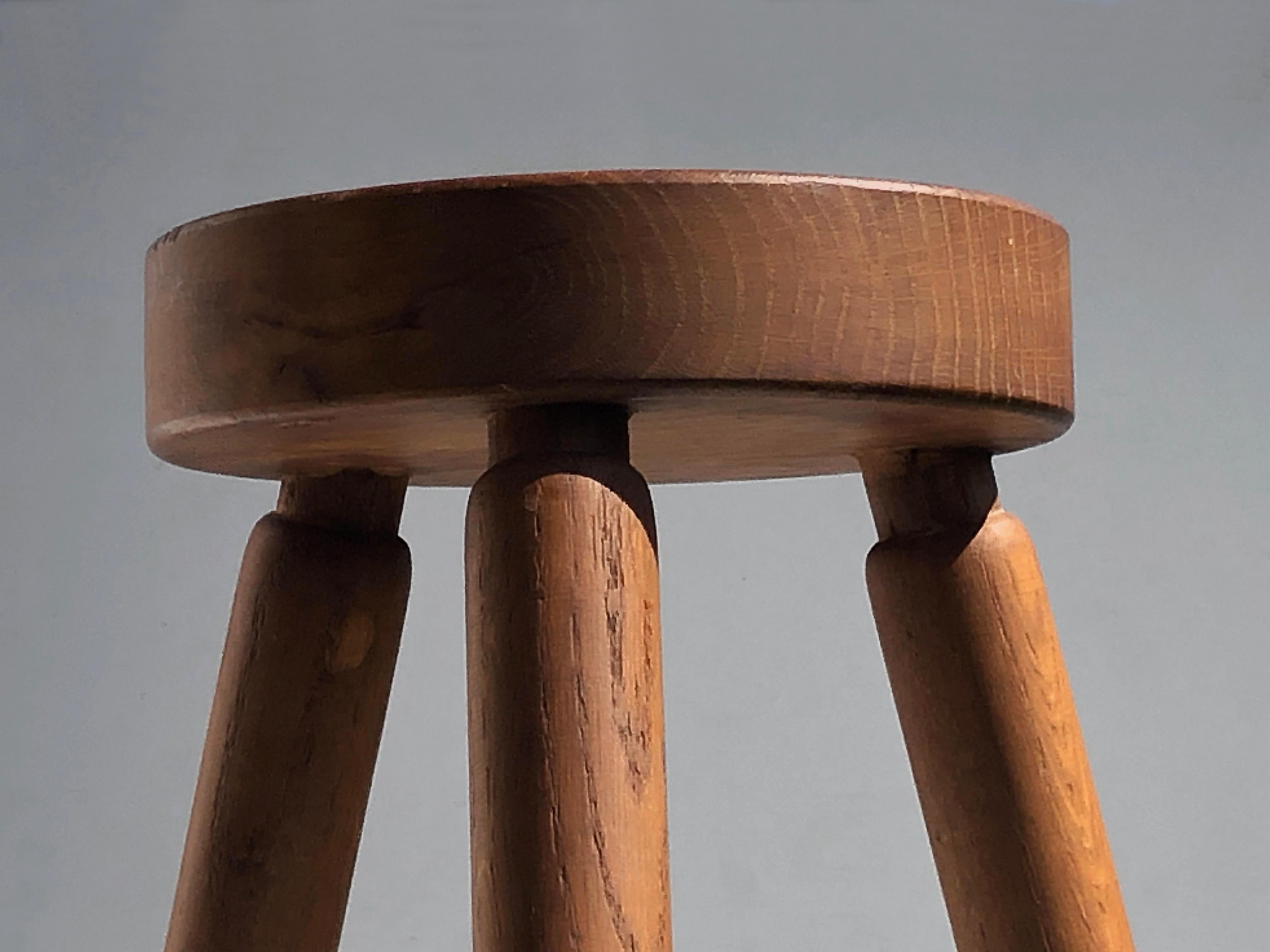 Milieu du XXe siècle OOL ou table d'appoint en orme mi-siècle moderne, France, 1950 en vente