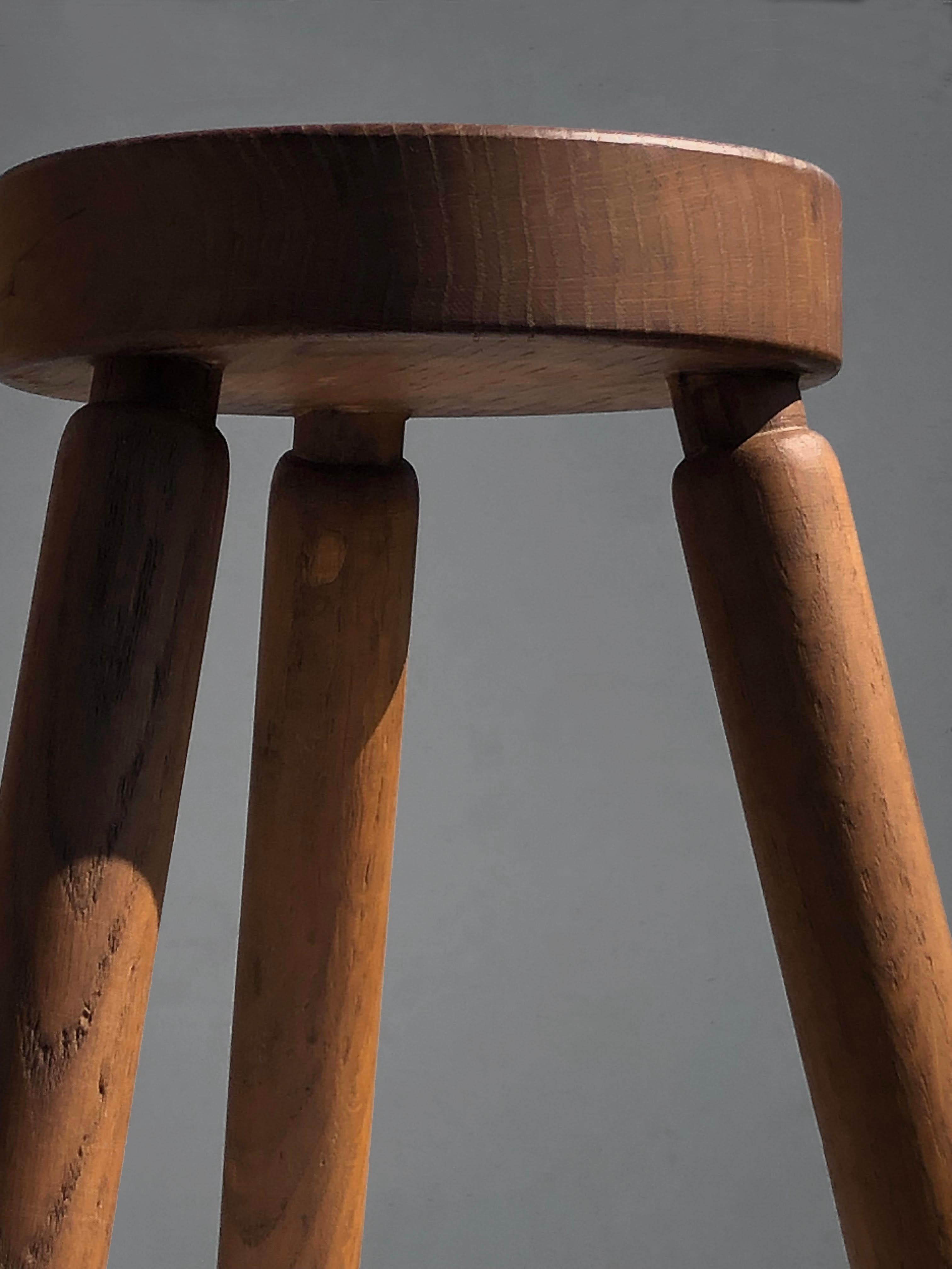 Français OOL ou table d'appoint en orme mi-siècle moderne, France, 1950 en vente