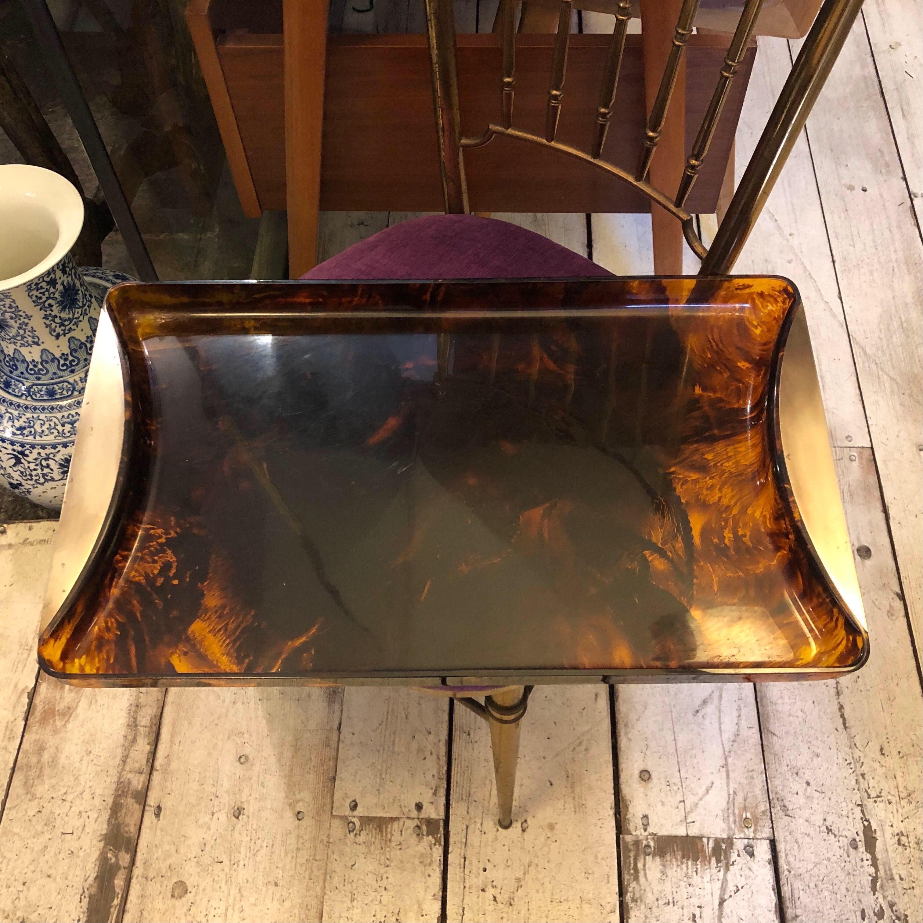 A particular brass tray made in Italy in the 1960s. Brass is in original patina and Lucite is in perfect conditions. It's produced by Guzzini