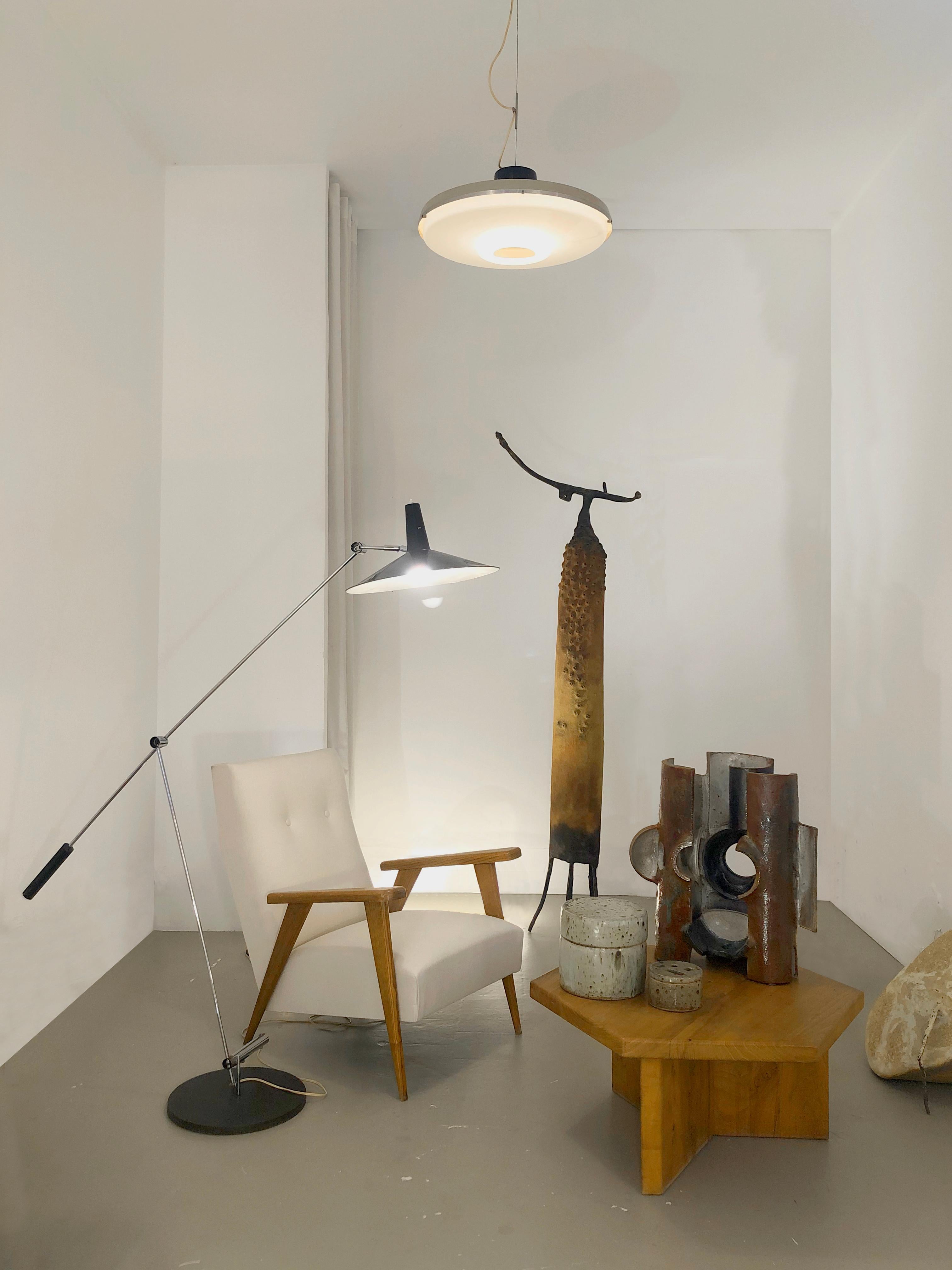 A MID-CENTURY-MODERN FLOOR LAMP by RICO & ROSEMARIE BALTENSWEILER, Swiss 1950 In Good Condition For Sale In PARIS, FR