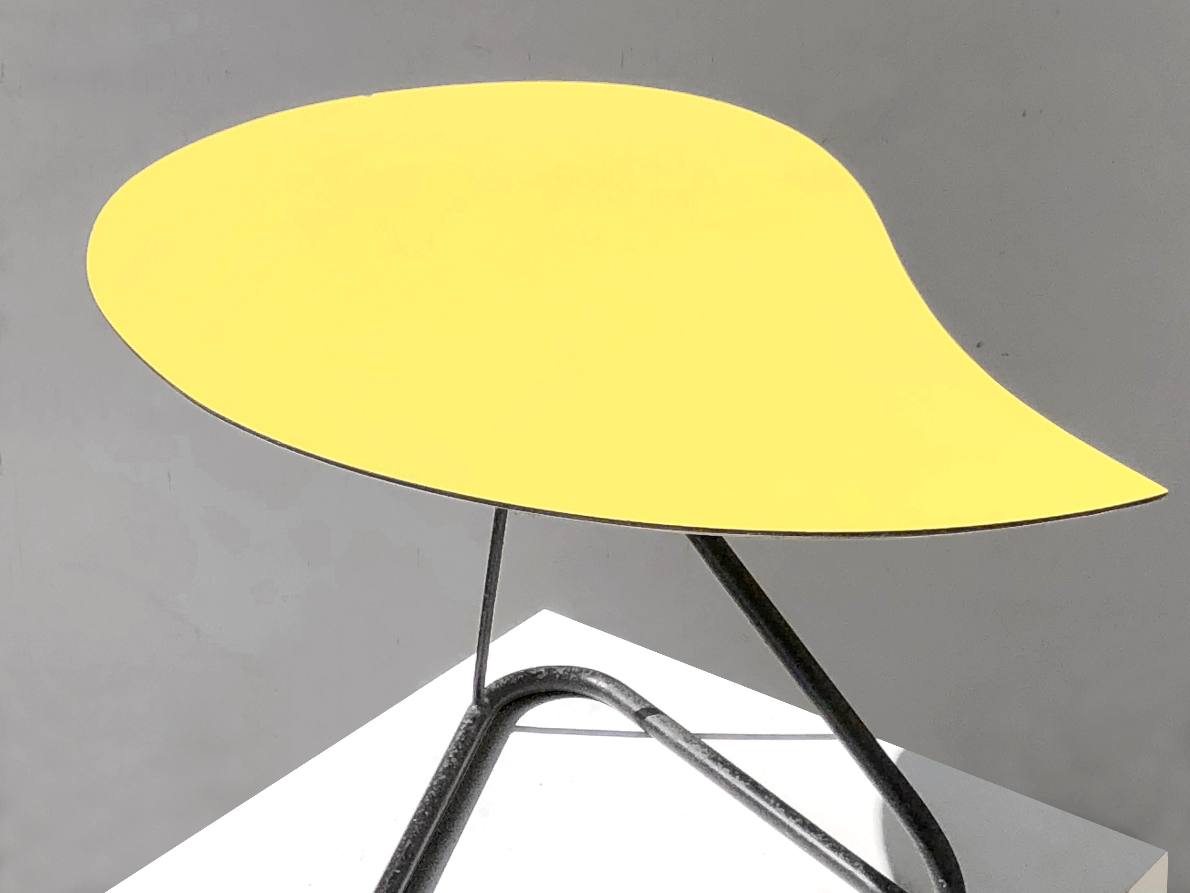 Table d'appoint ou de coiffeuse moderniste de forme libre du milieu du siècle dernier, France, 1950 en vente 8