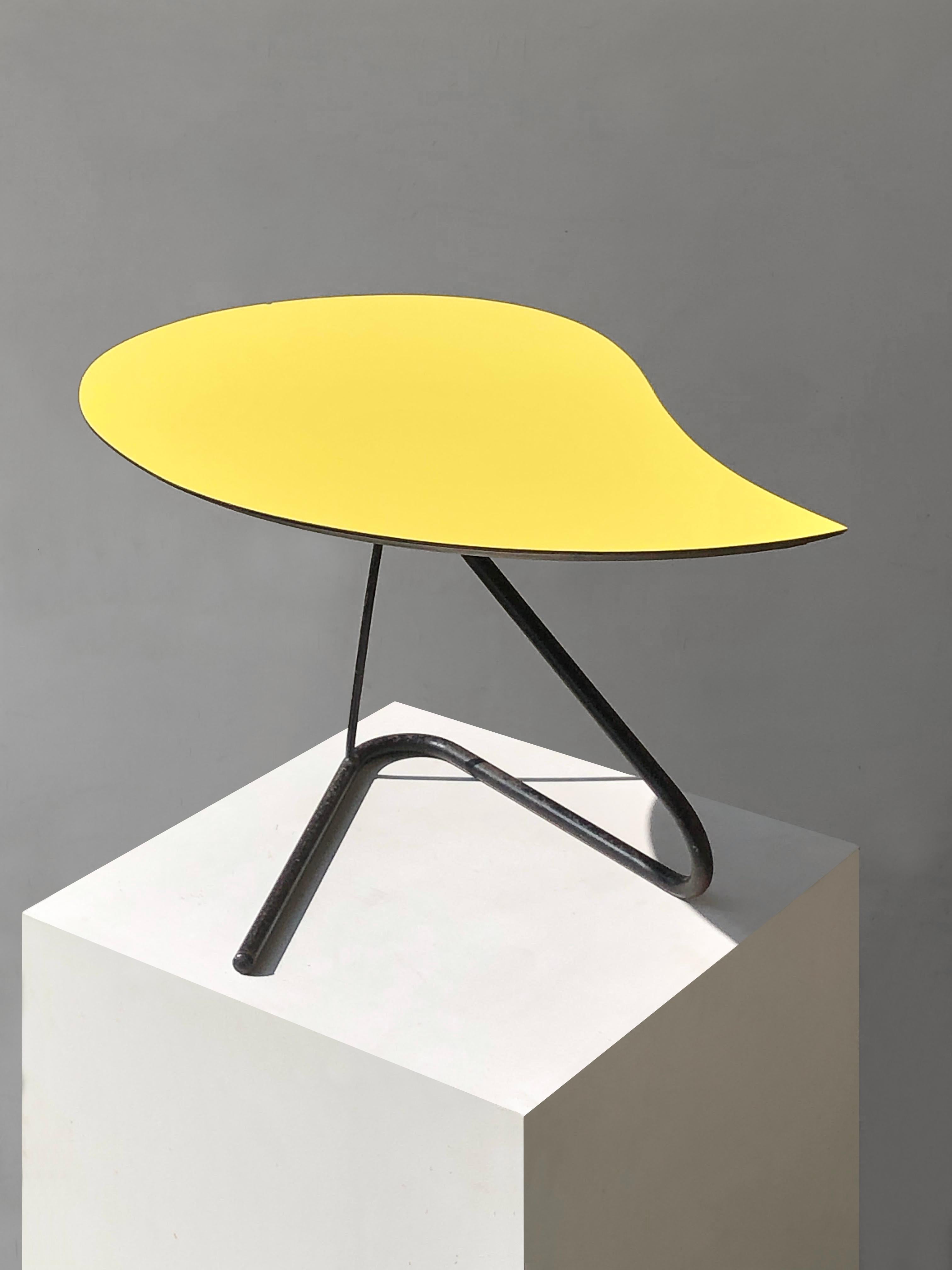 Table d'appoint ou de coiffeuse moderniste de forme libre du milieu du siècle dernier, France, 1950 Bon état - En vente à PARIS, FR