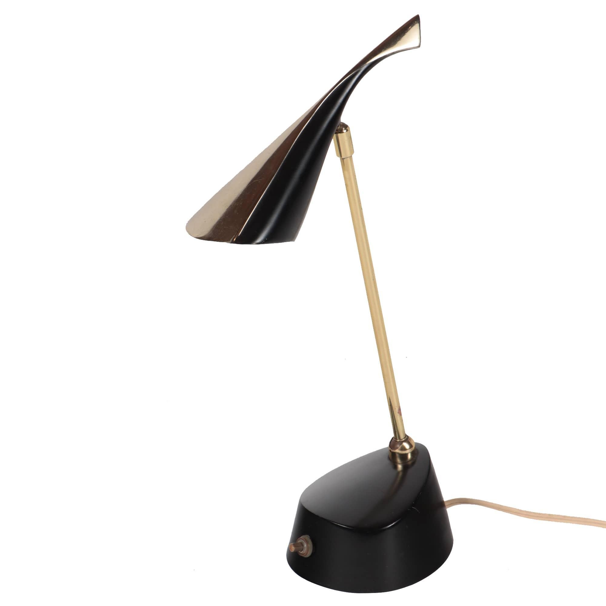 Mid-Century Modern Futuristic Green Enameled Metal and Brass Laurel Desk Lamp  For Sale 1