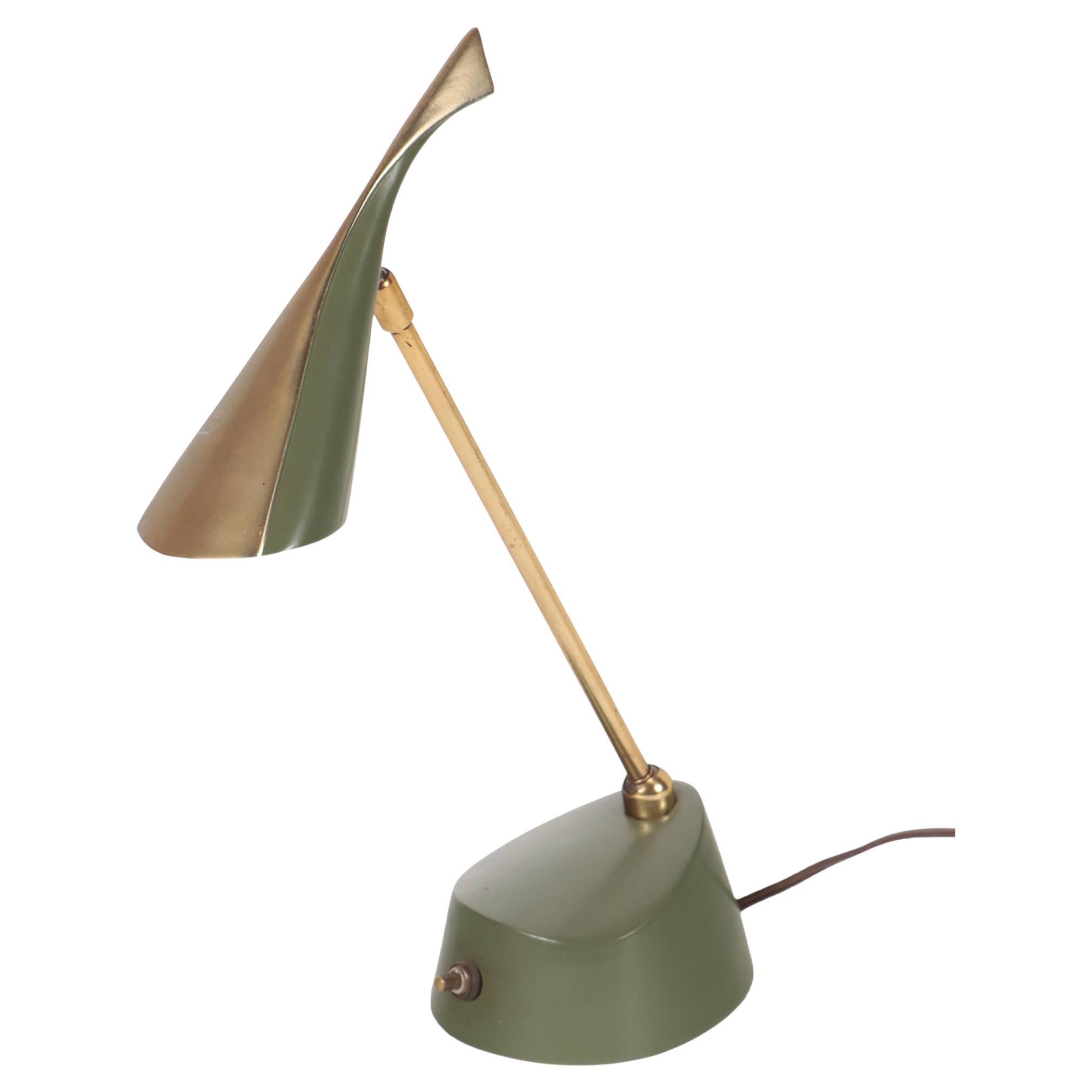 Mid-Century Modern Futuristic Green Enameled Metal and Brass Laurel Desk Lamp  For Sale