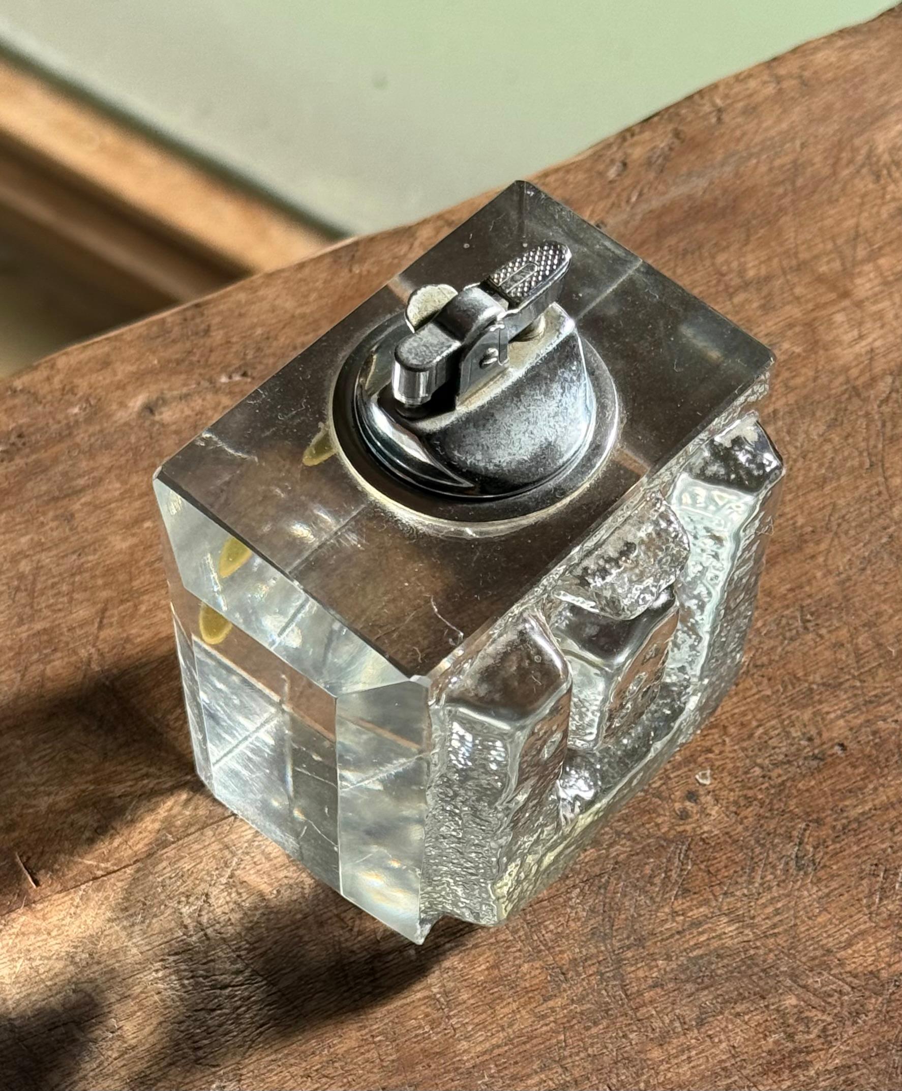 Fait main Briquet de table en verre moderne du milieu du siècle, vers 1960 en vente