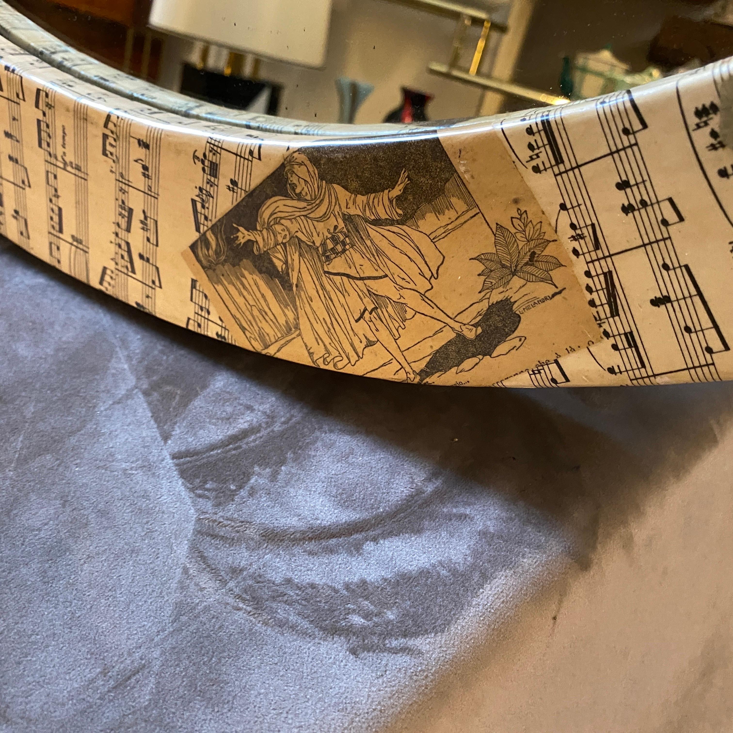 Miroir mural artisanal moderne mi-siècle des années 1960 dans le style de Fornasetti Bon état - En vente à Aci Castello, IT